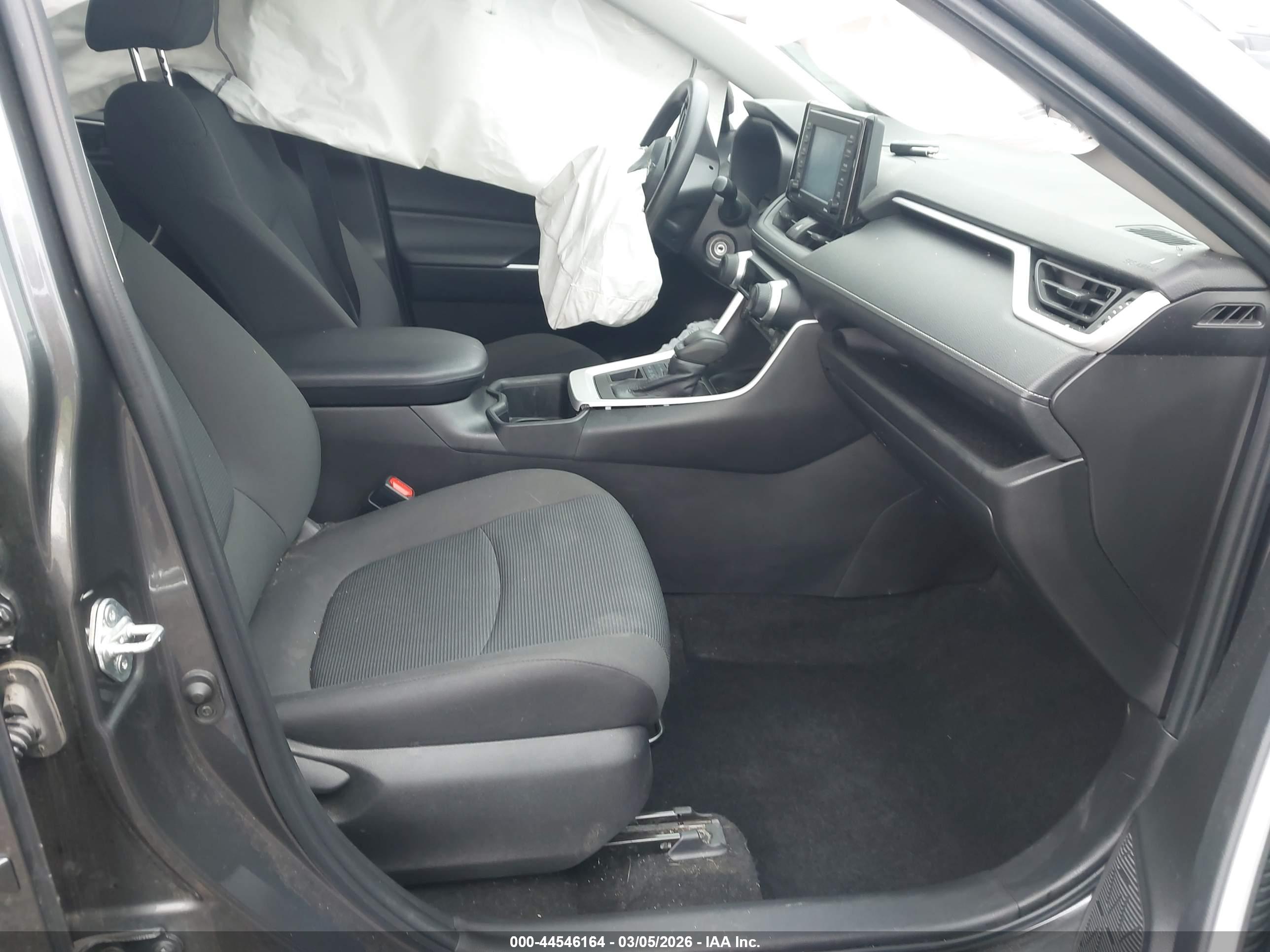 TOYOTA RAV4 image 5