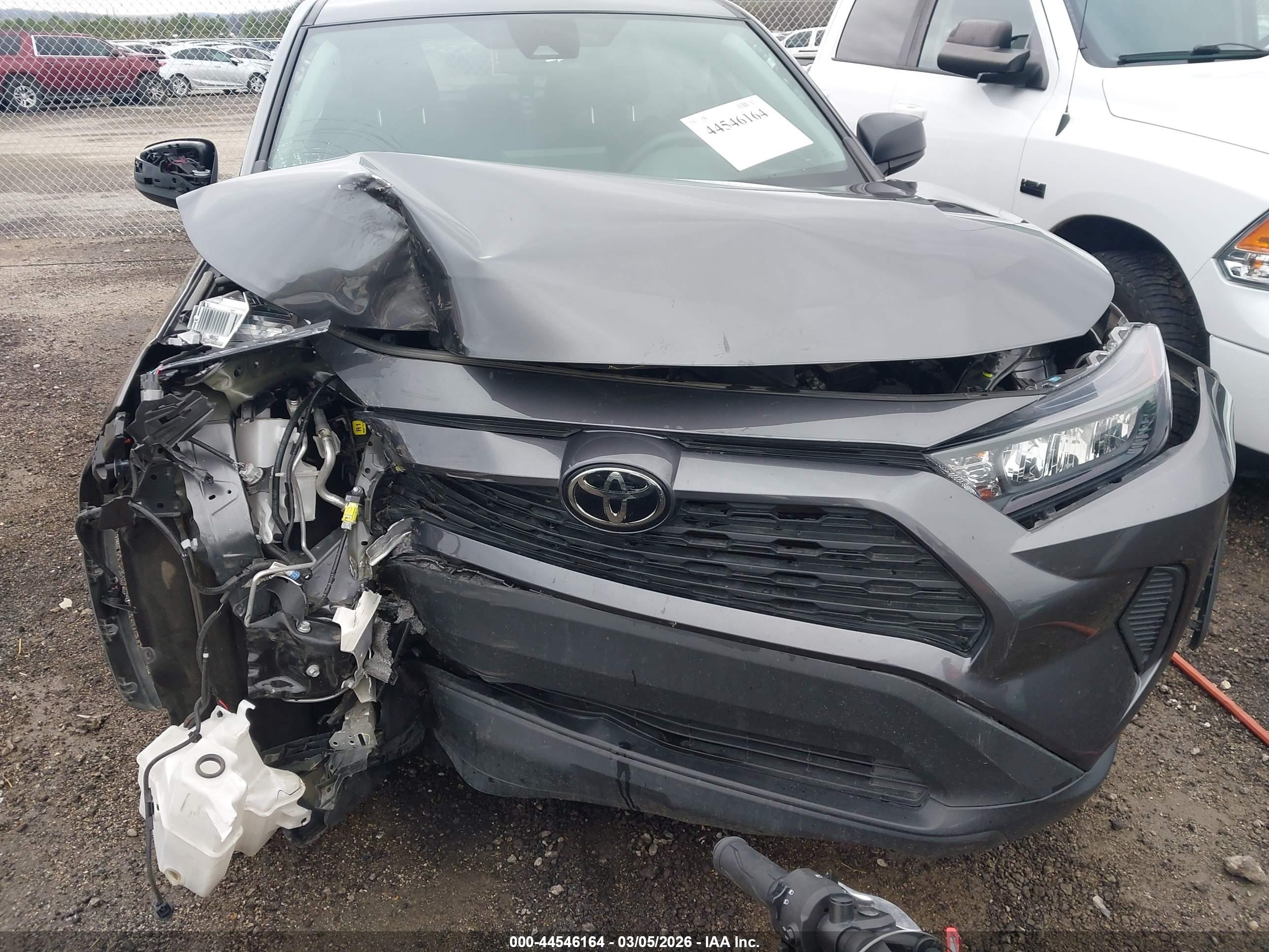 TOYOTA RAV4 image 6