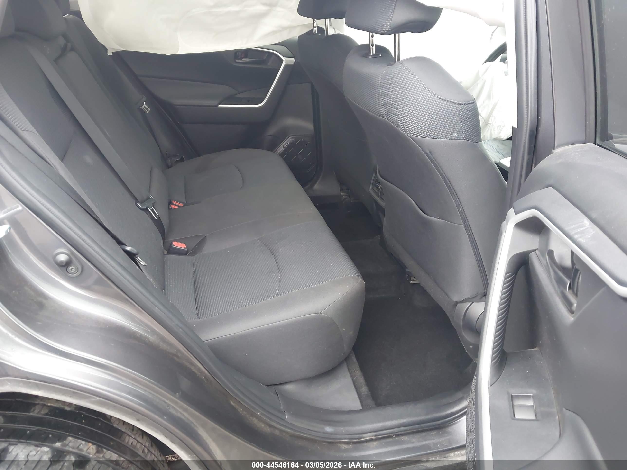 TOYOTA RAV4 image 8