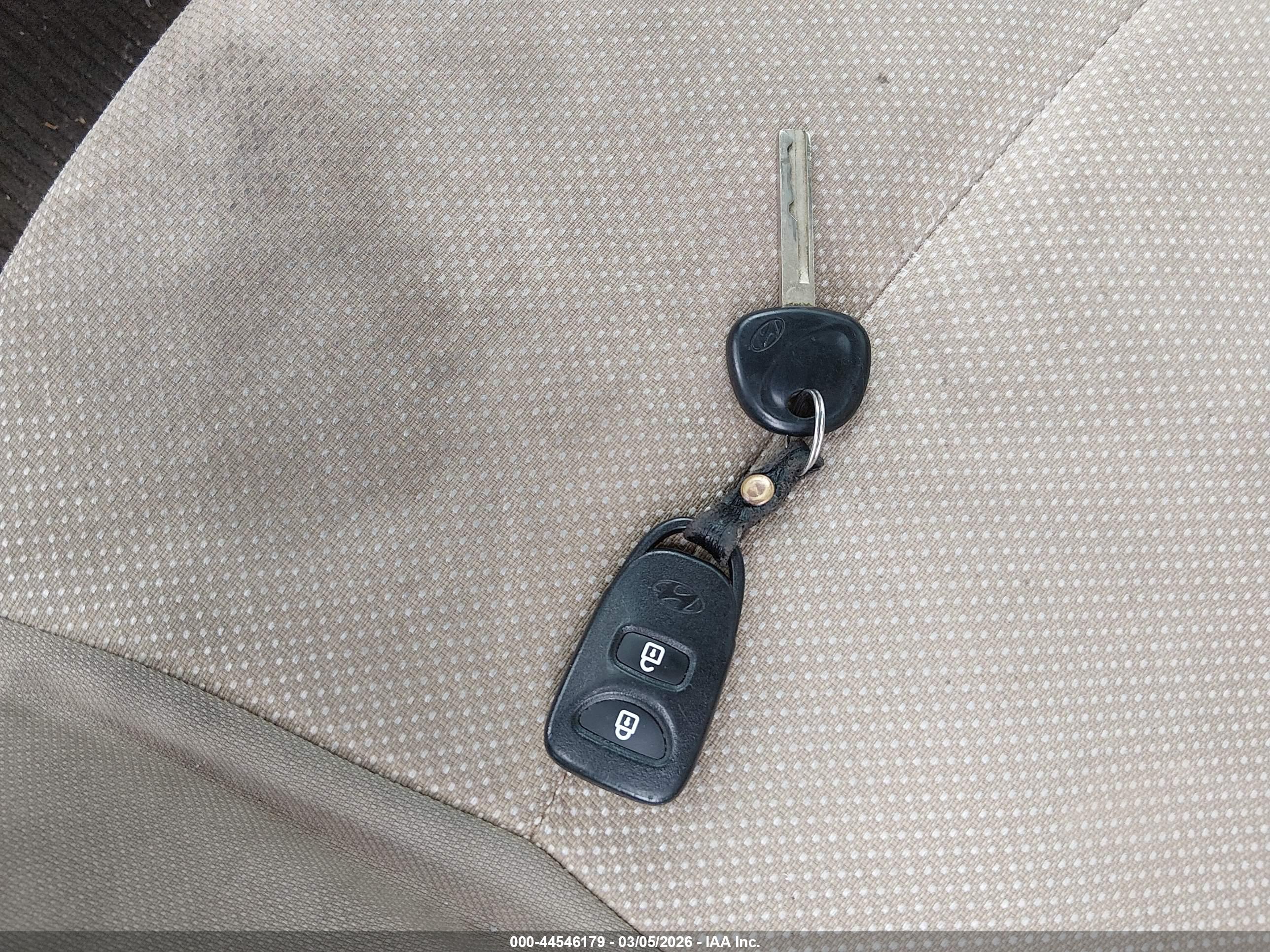 HYUNDAI ACCENT image 11