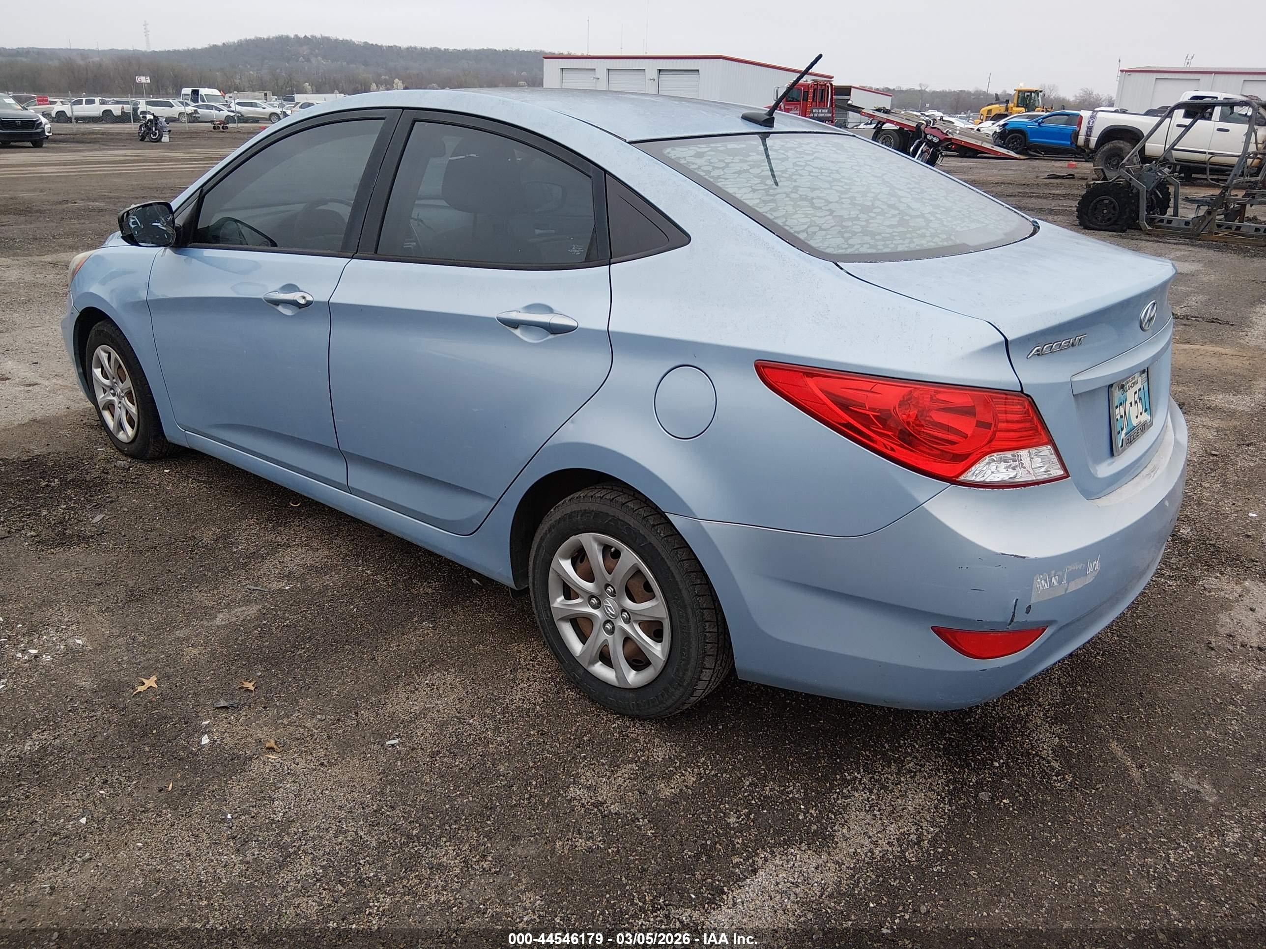HYUNDAI ACCENT image 3