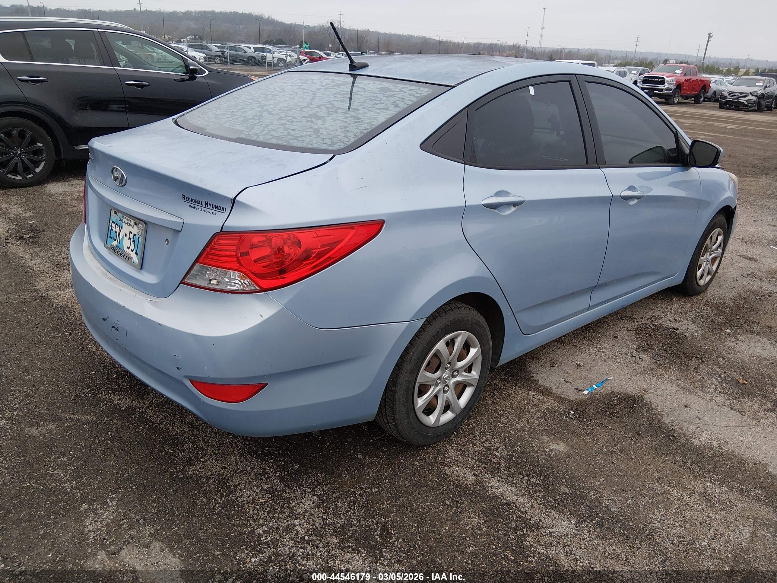 HYUNDAI ACCENT image 4