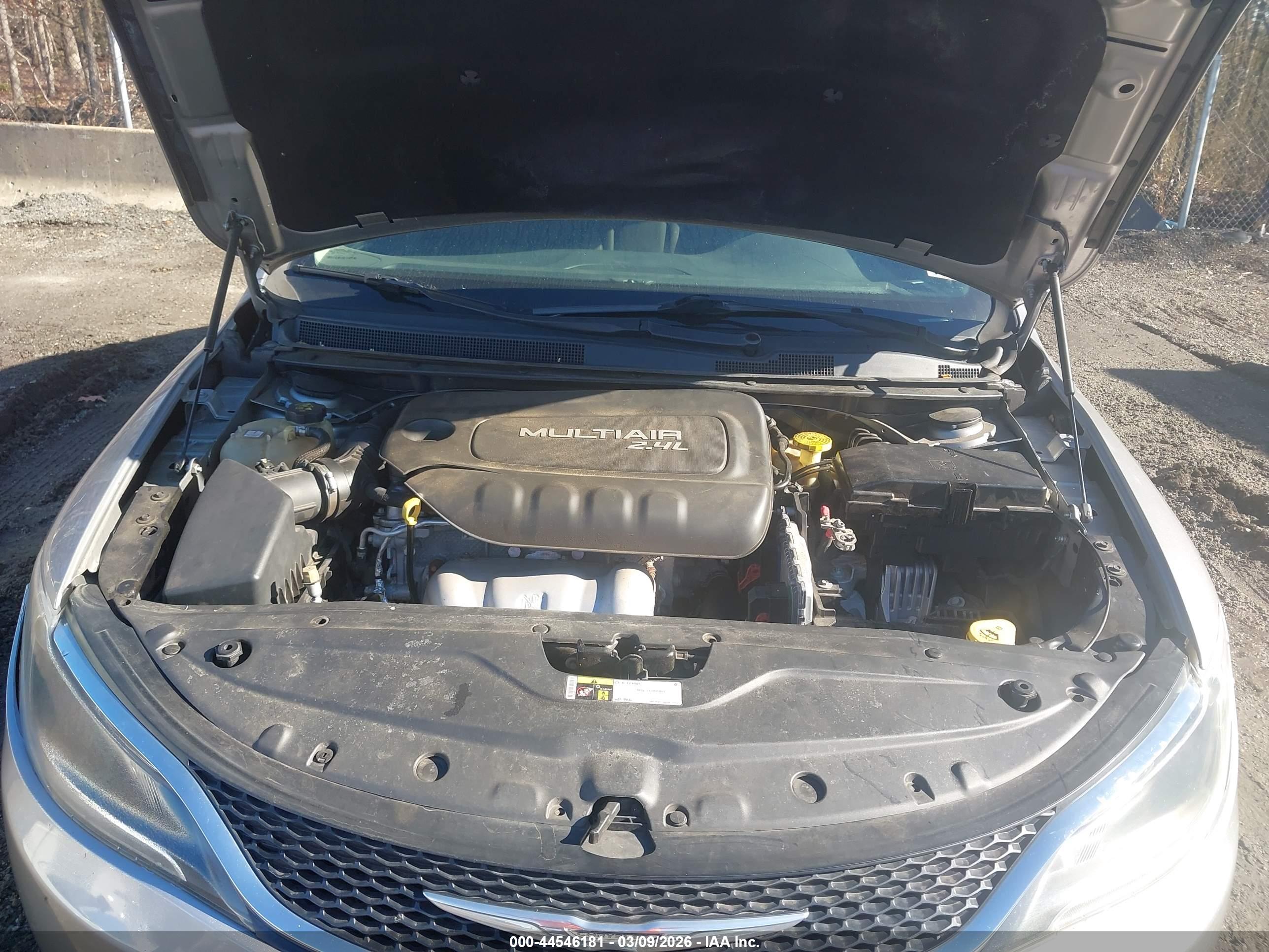 CHRYSLER 200 image 10