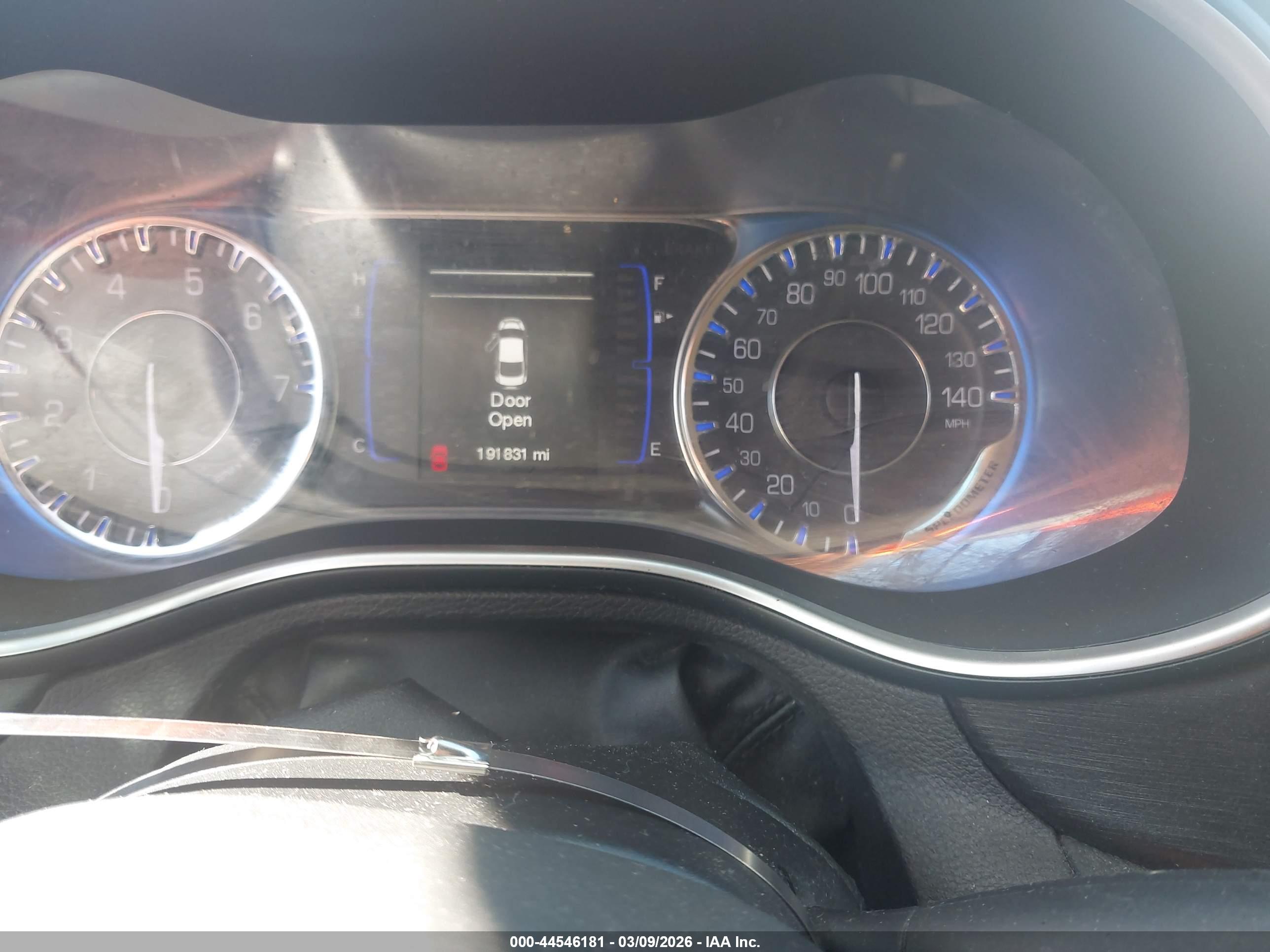 CHRYSLER 200 image 7