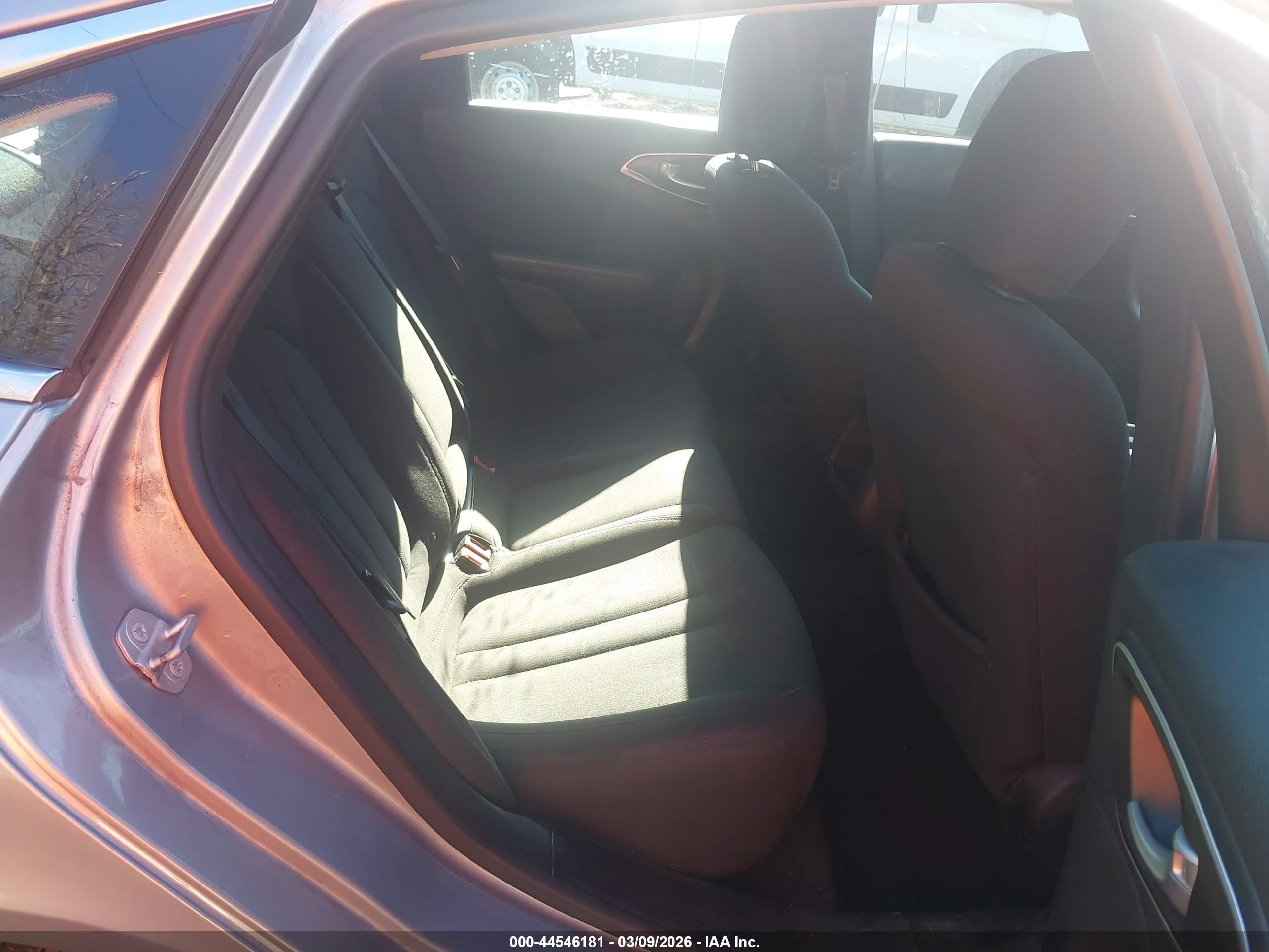 CHRYSLER 200 image 8