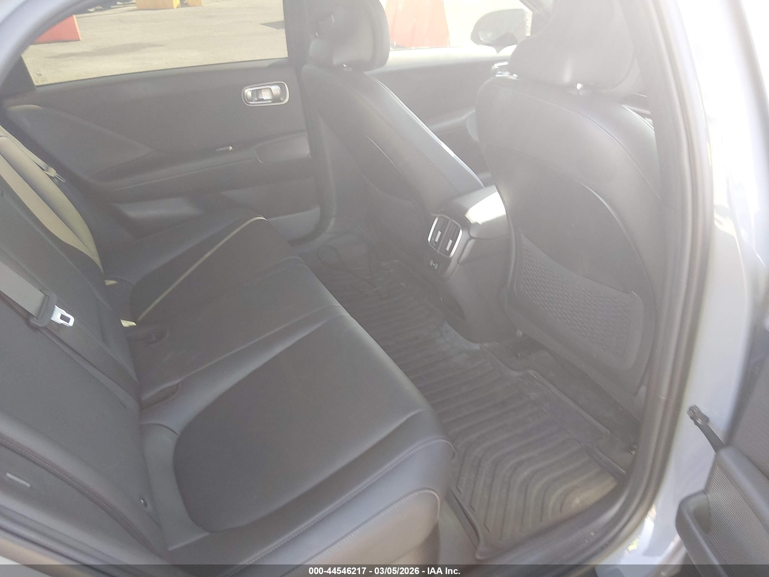 HYUNDAI IONIQ image 8