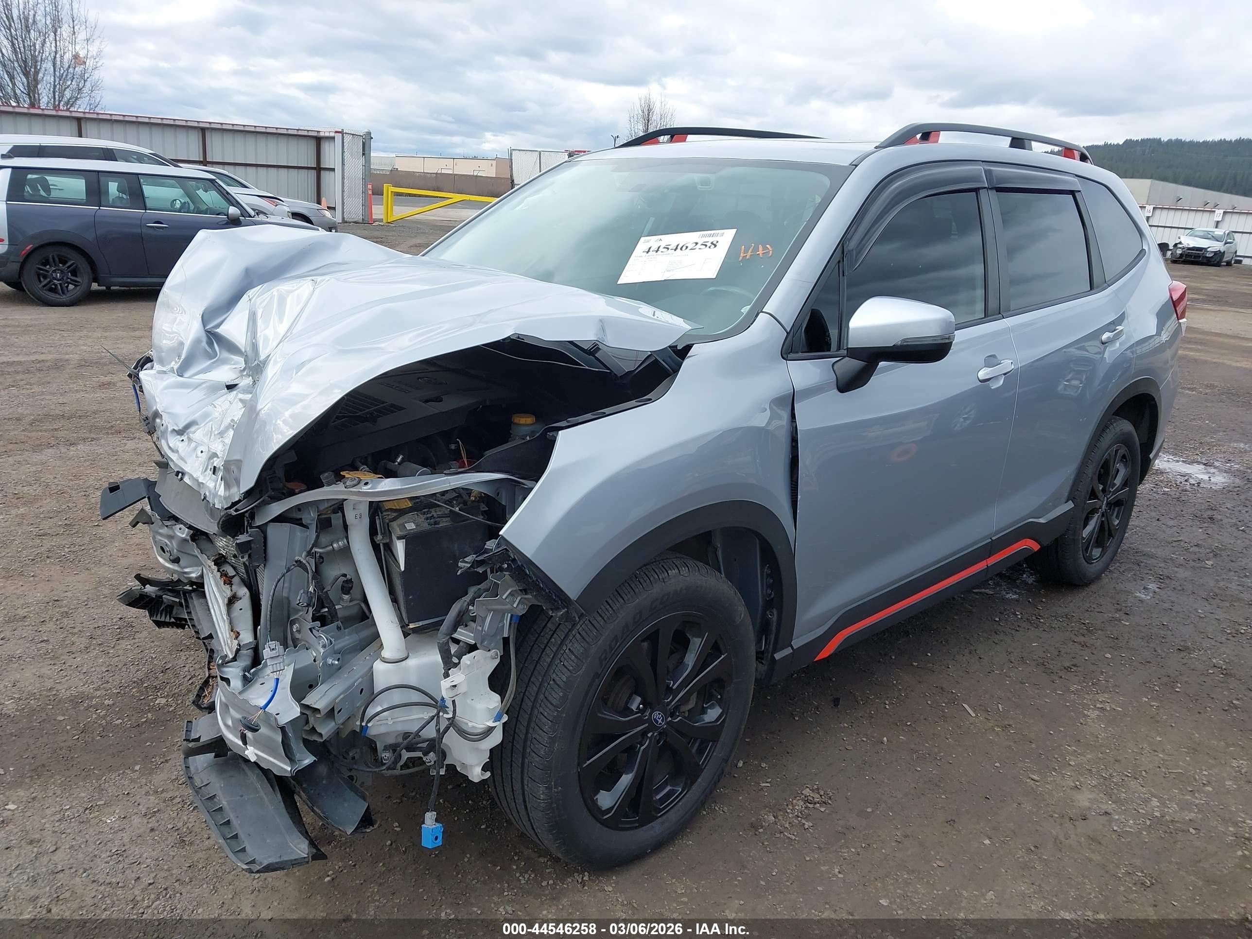 SUBARU FORESTER image 2
