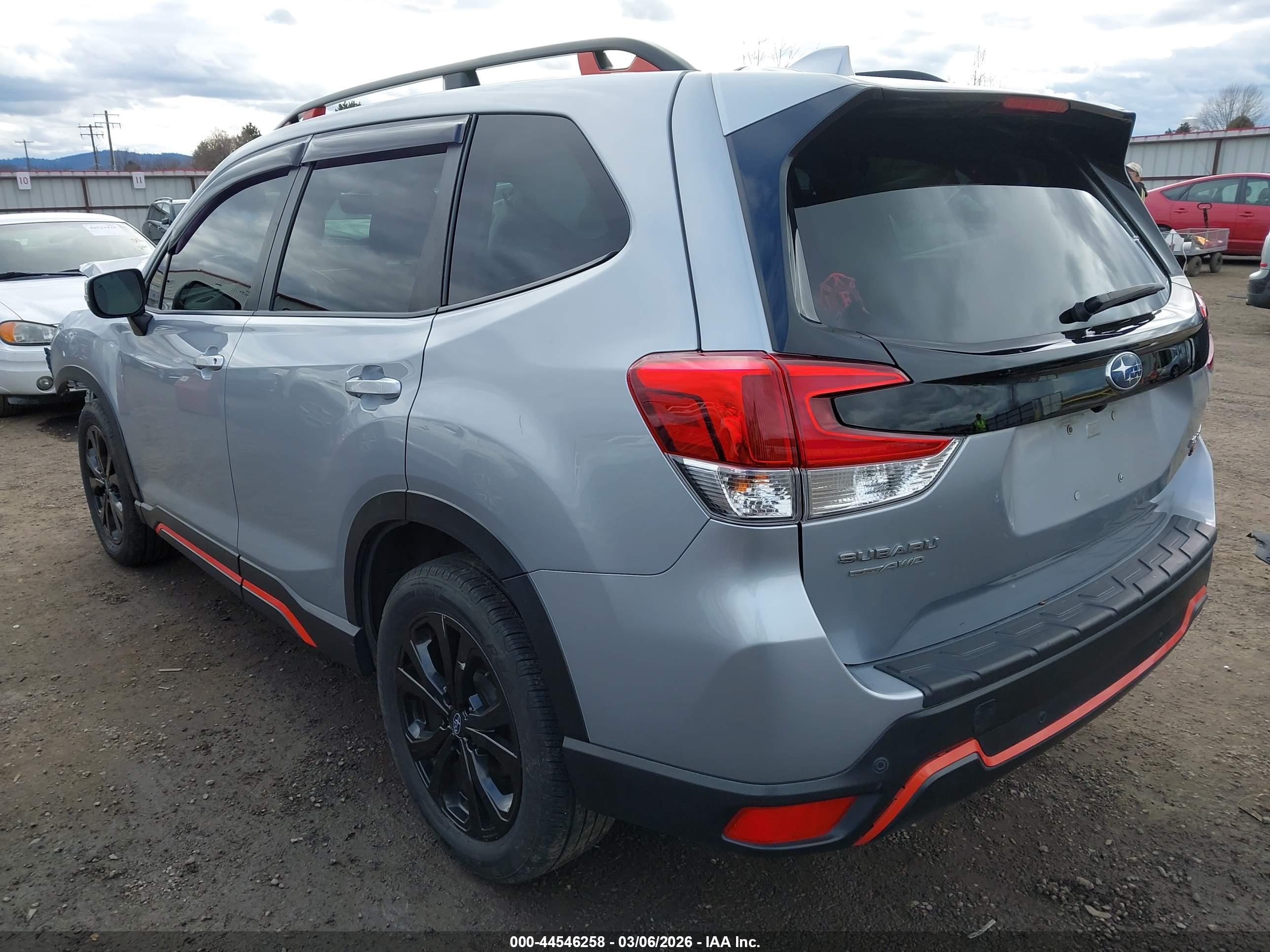 SUBARU FORESTER image 3