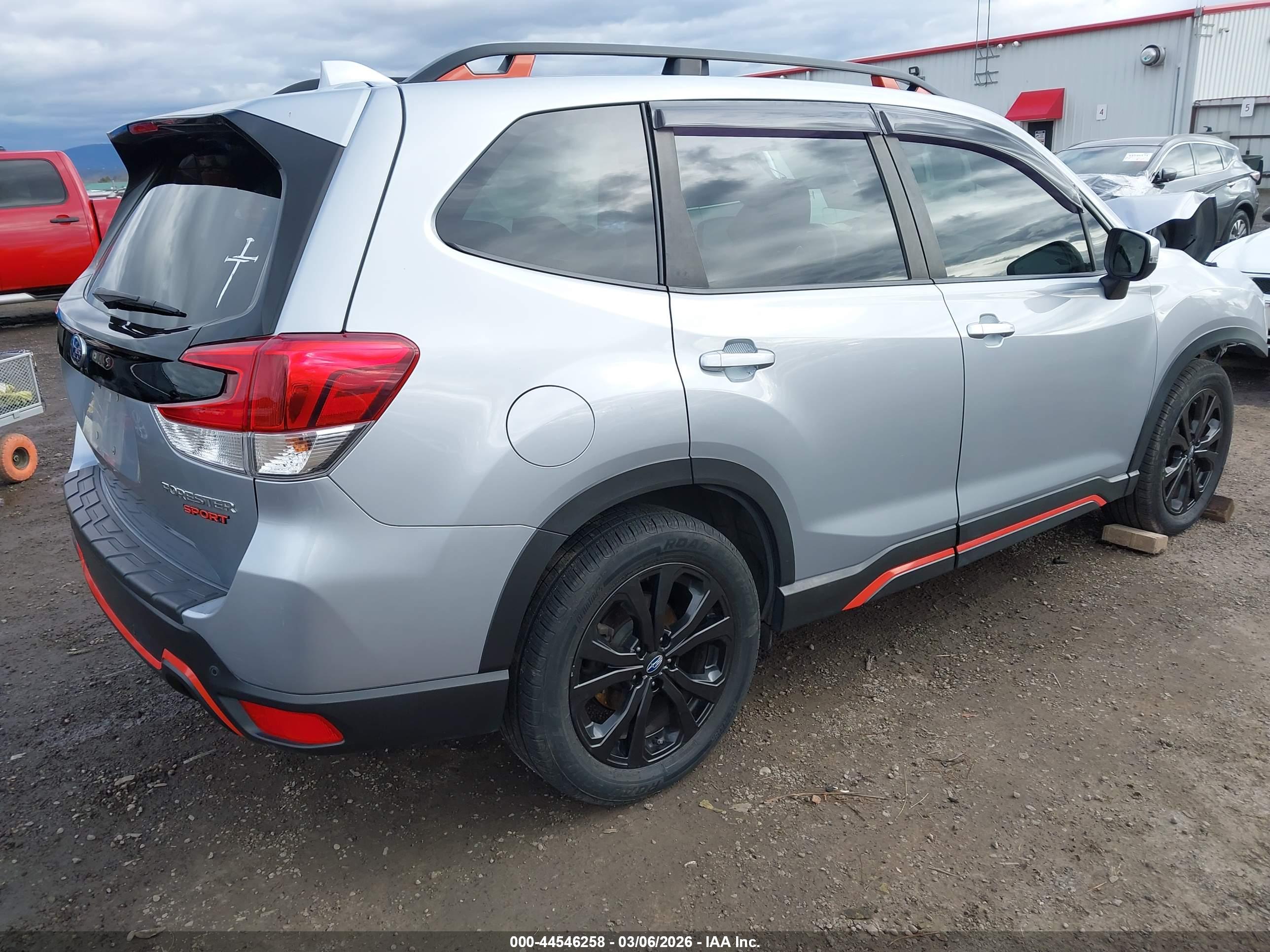 SUBARU FORESTER image 4