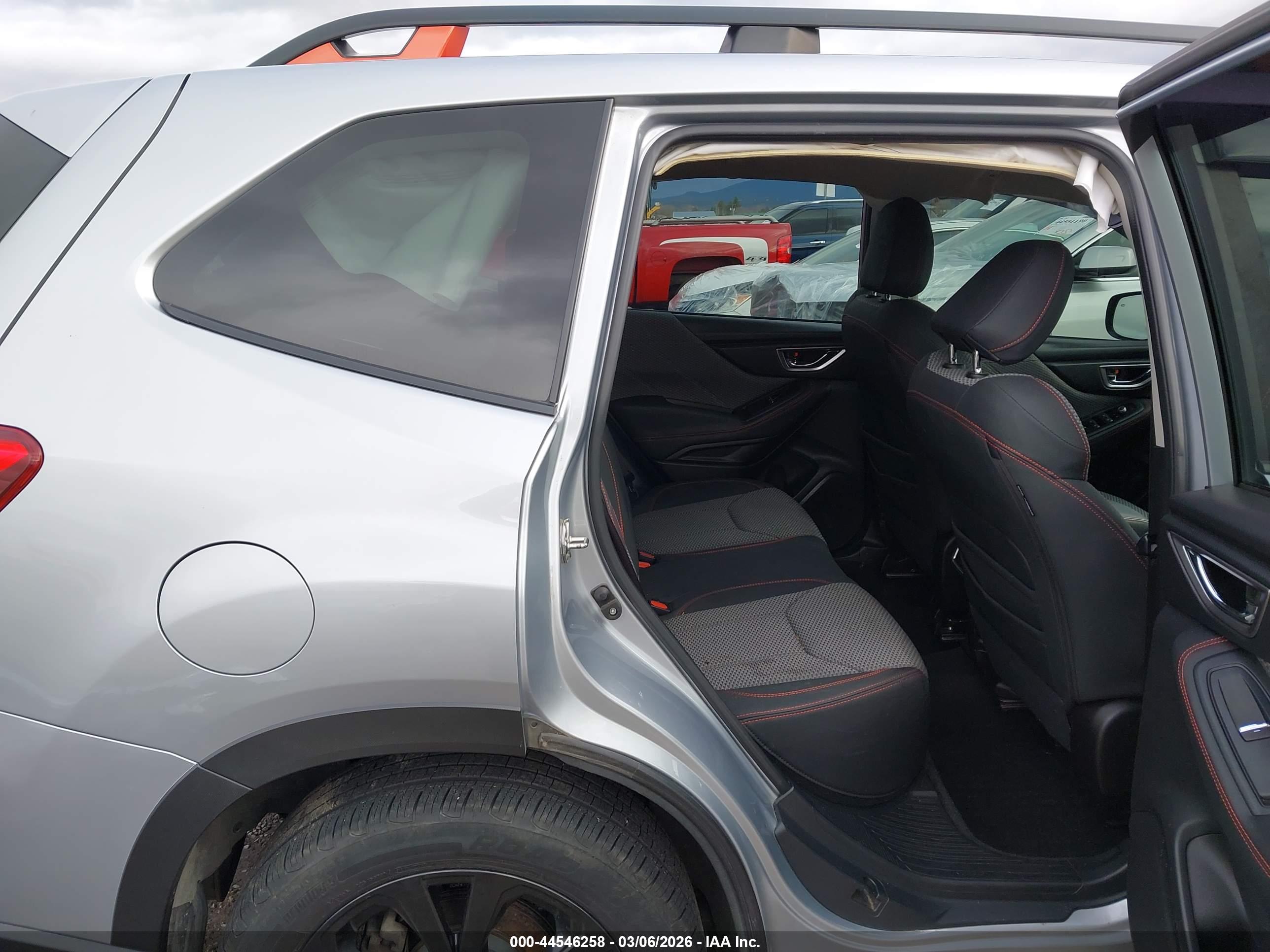 SUBARU FORESTER image 8