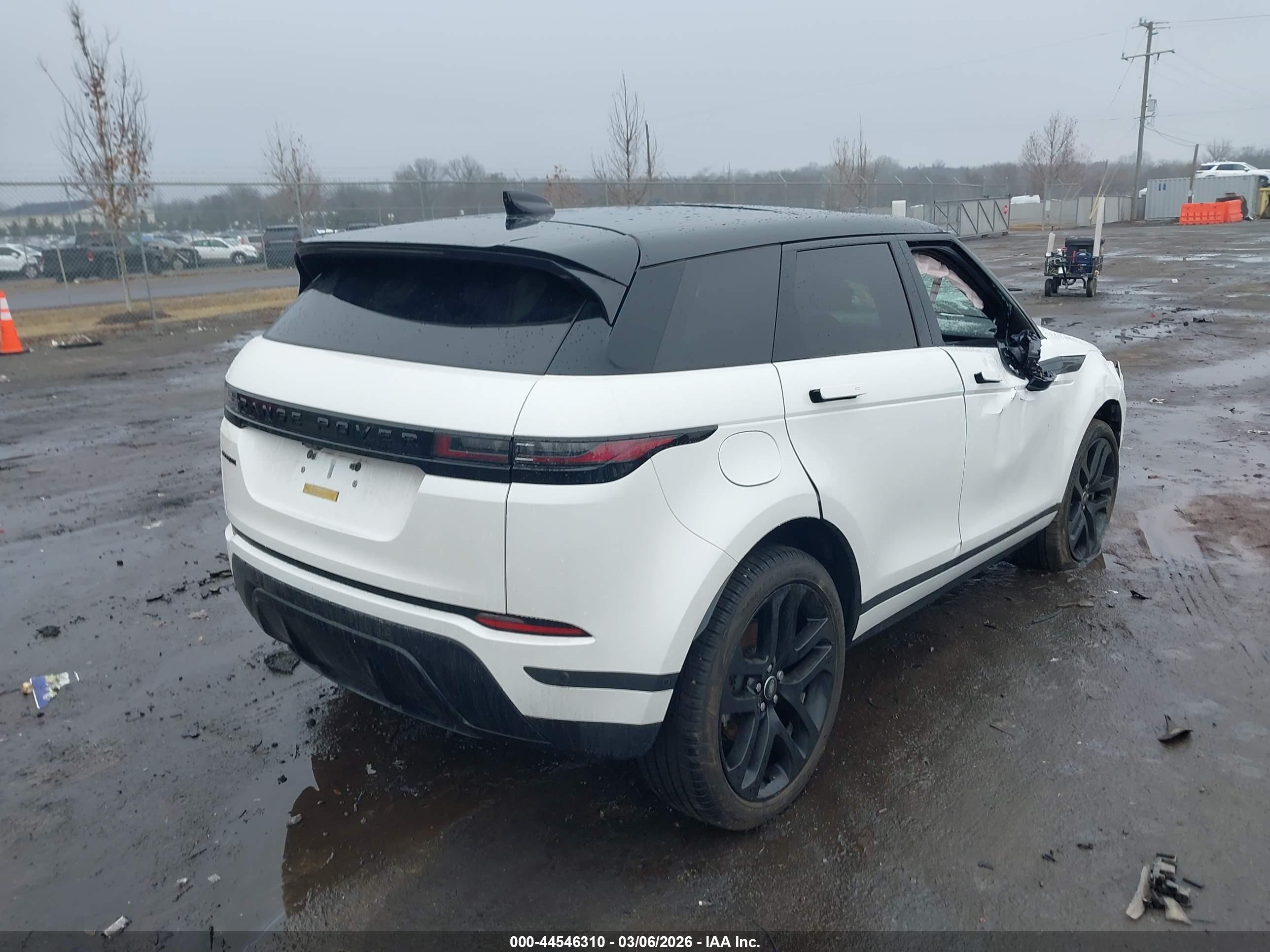 LAND ROVER image 4