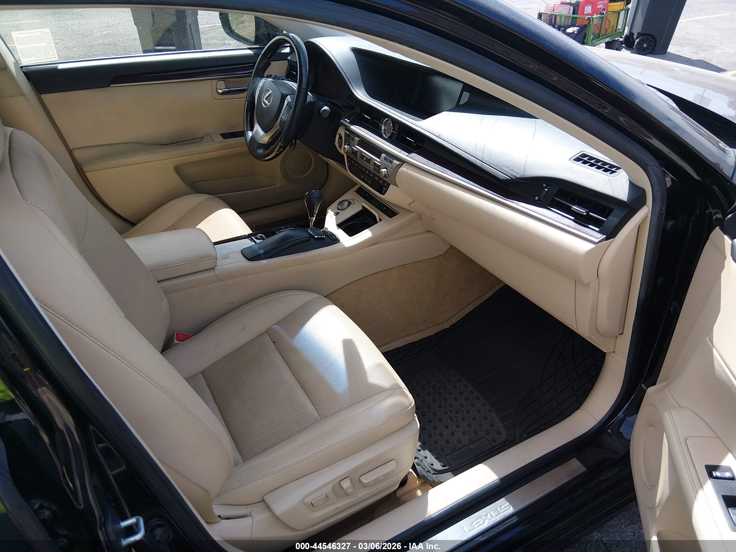 LEXUS ES image 5