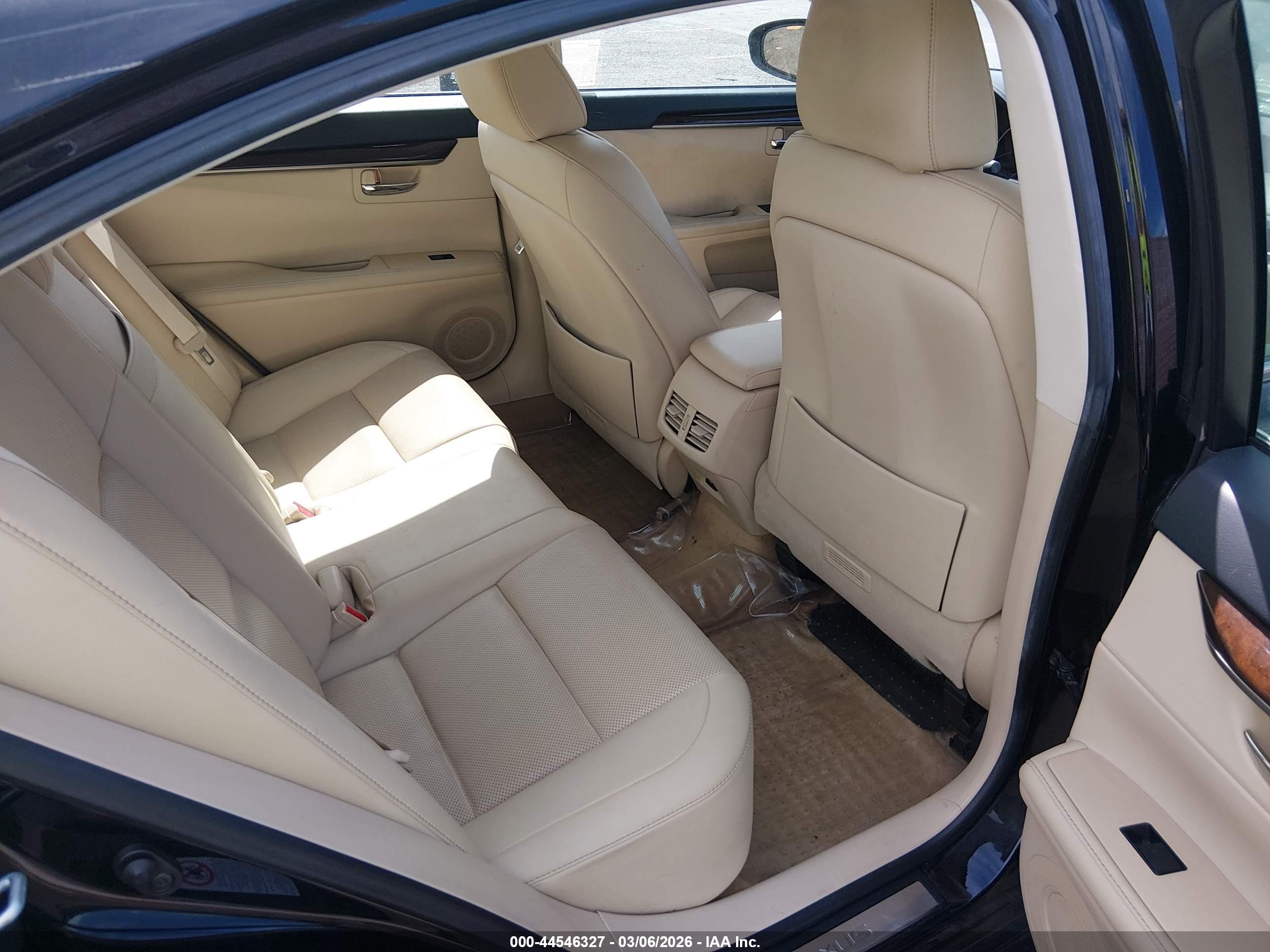LEXUS ES image 8