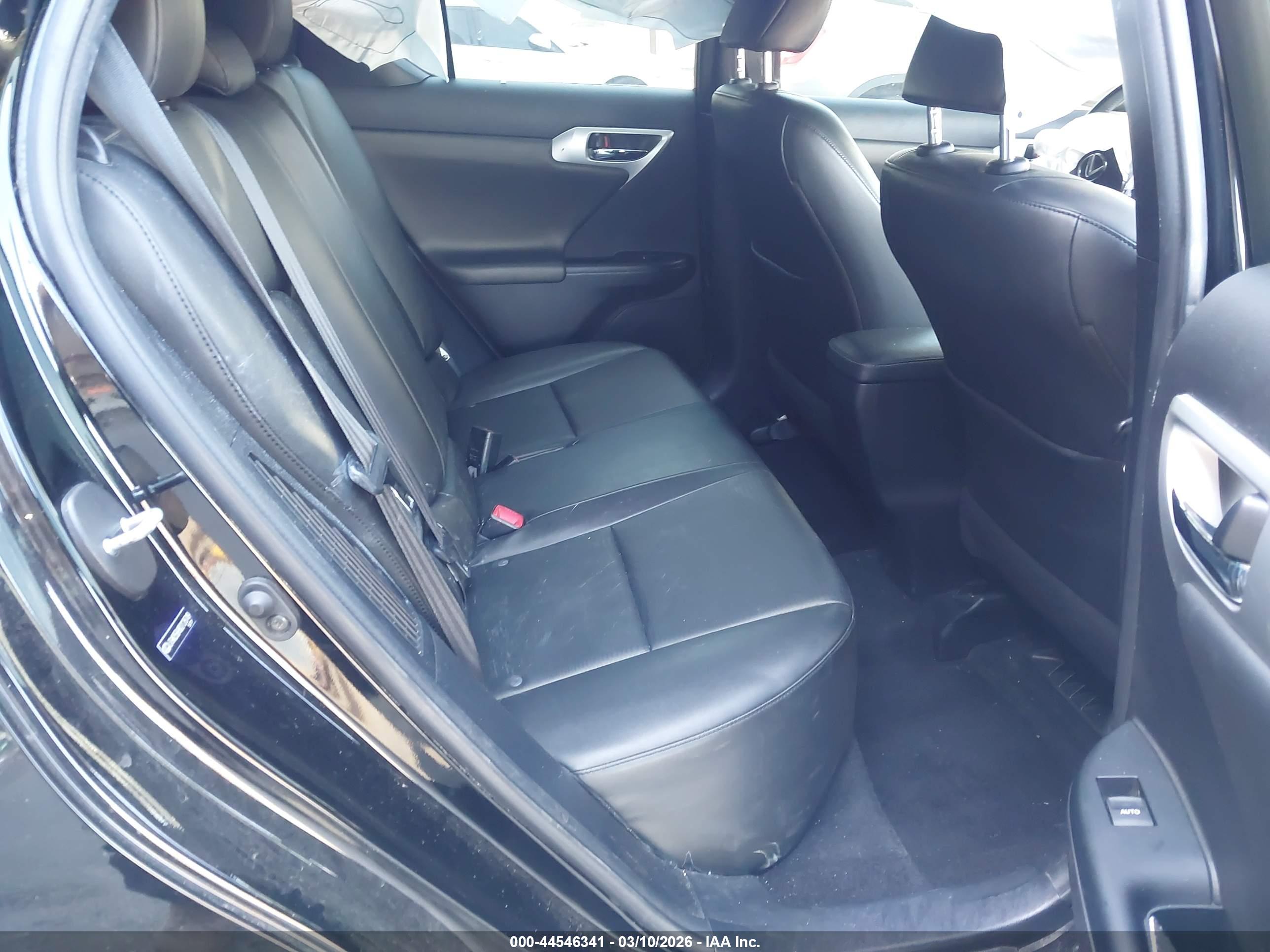LEXUS CT image 8