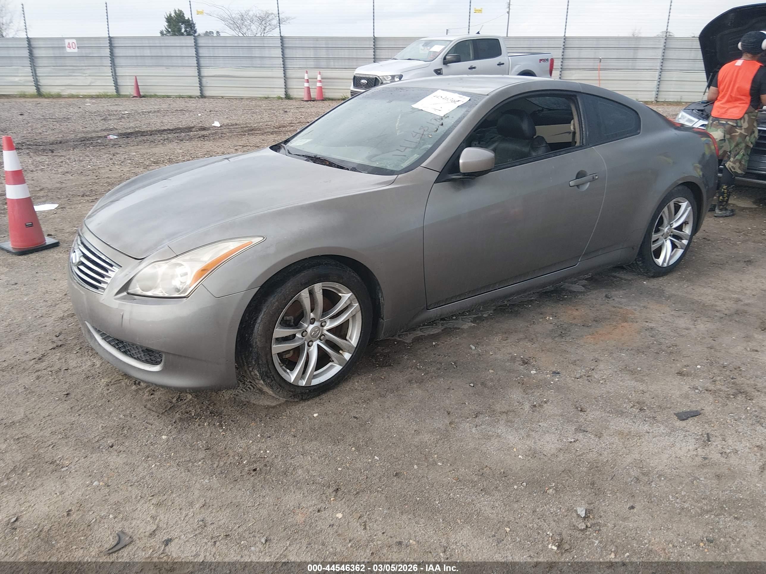 INFINITI G37 image 2
