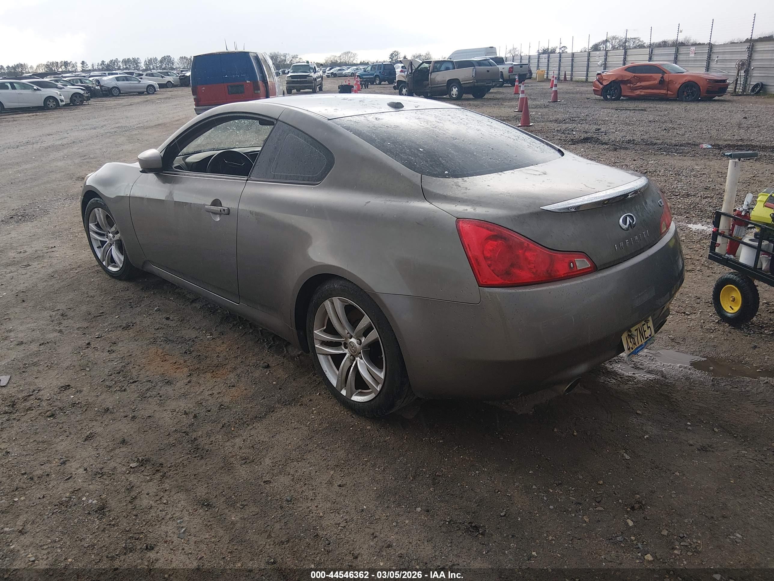 INFINITI G37 image 3