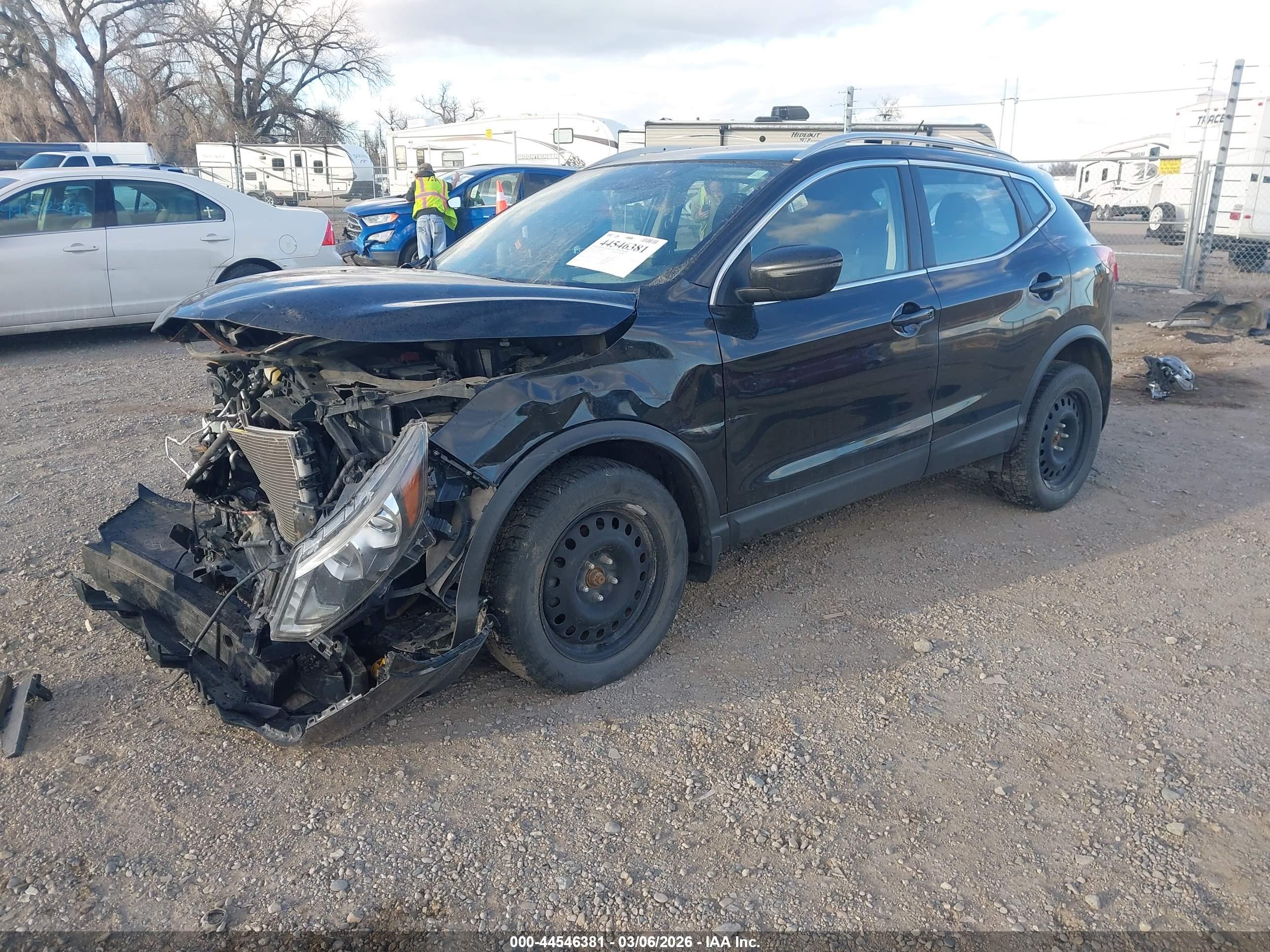 NISSAN ROGUE image 2