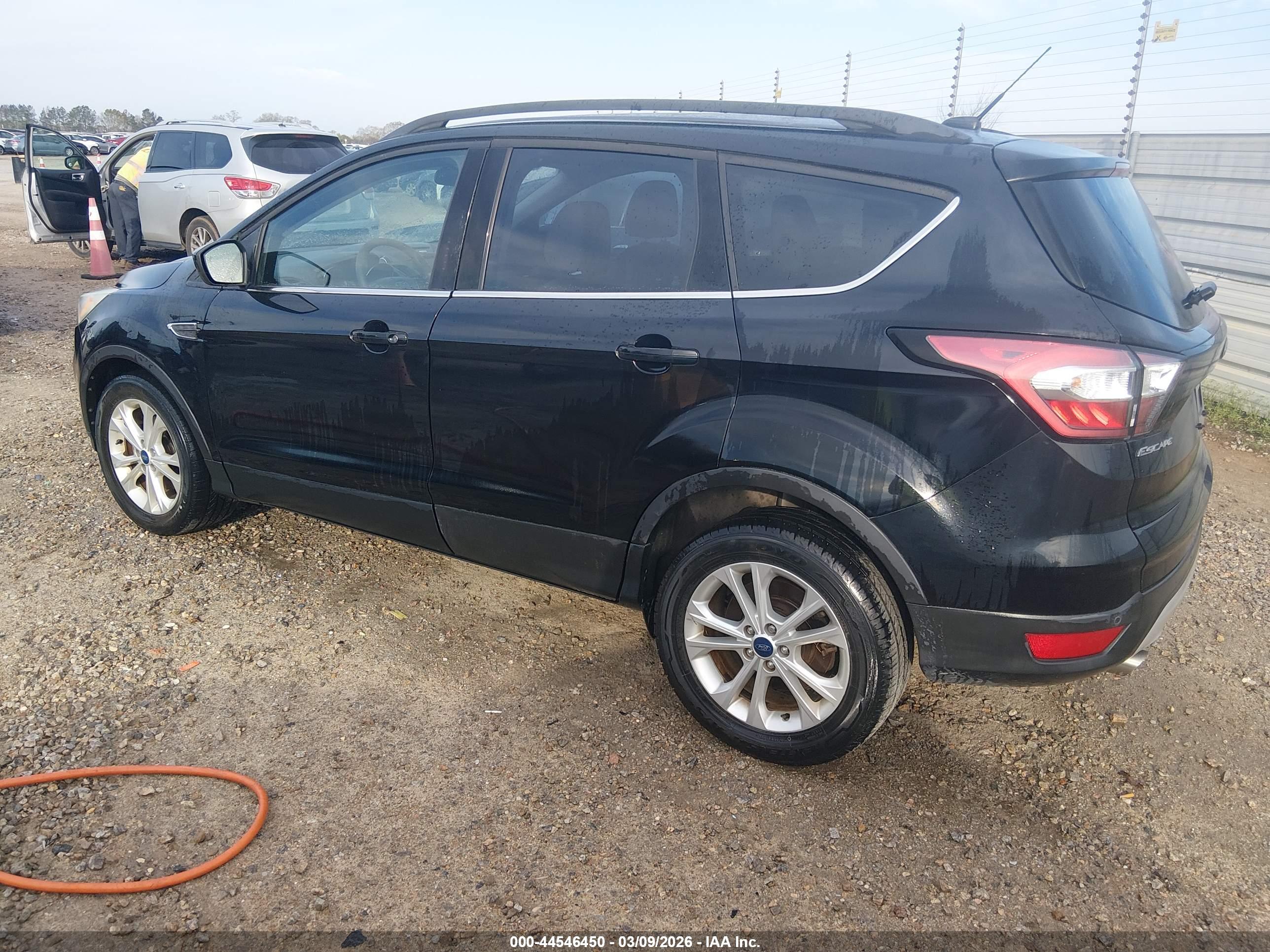 FORD ESCAPE image 3