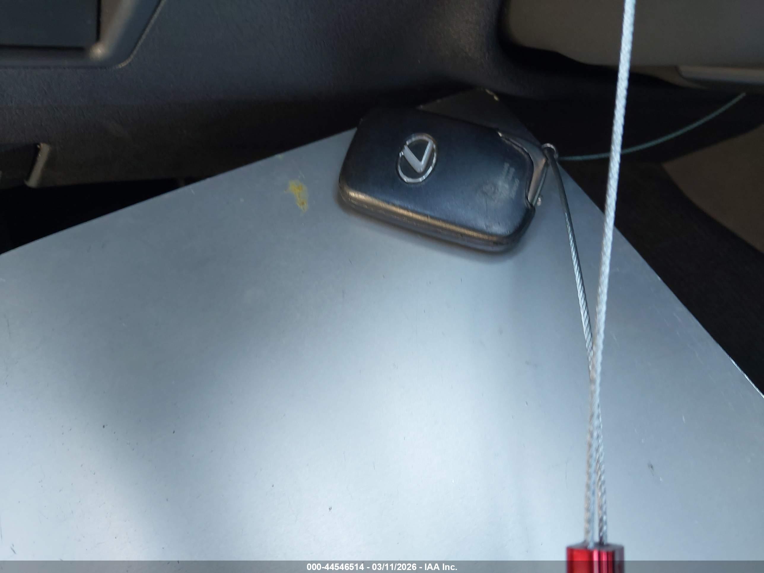 LEXUS IS image 11