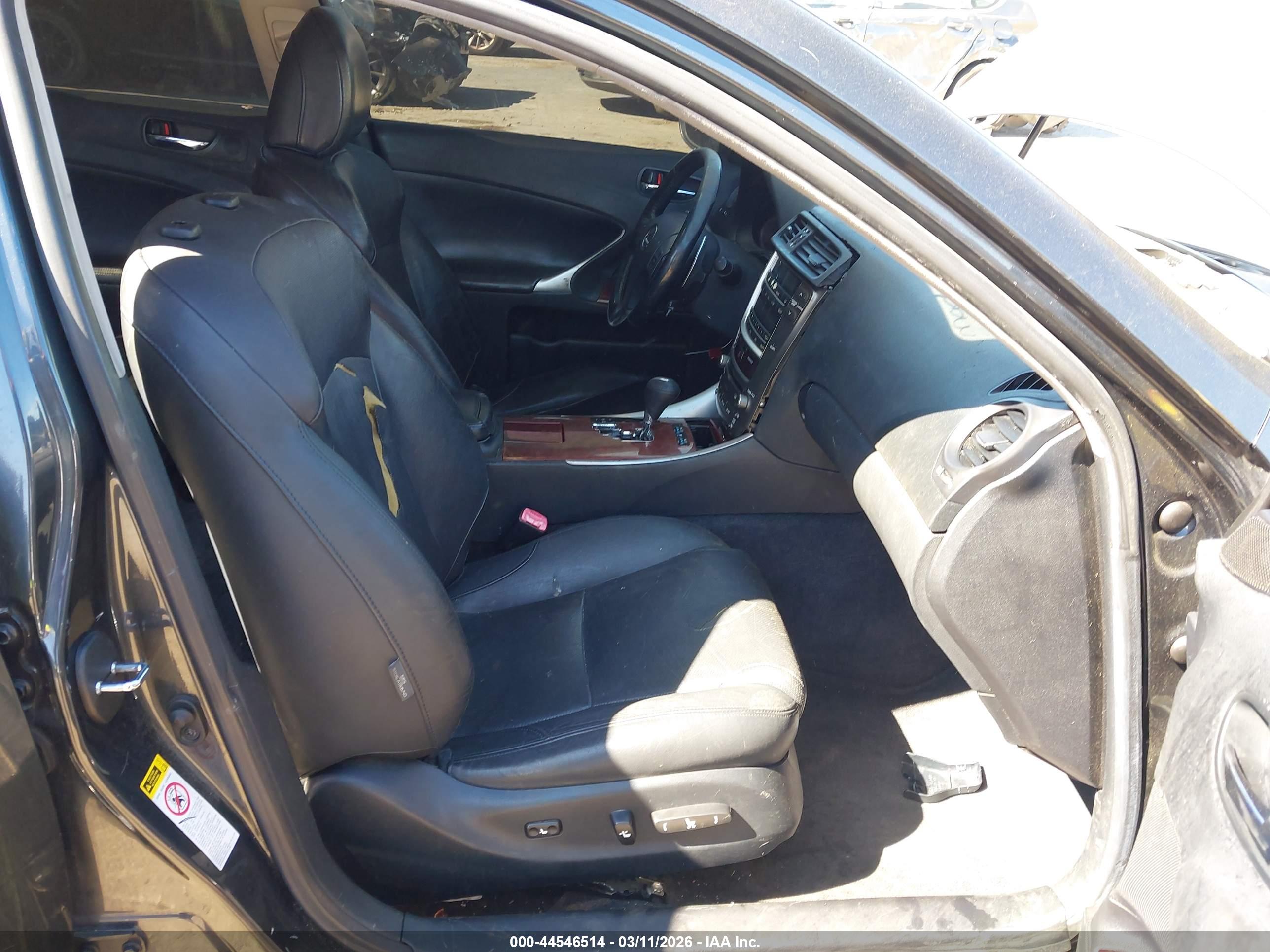 LEXUS IS image 5