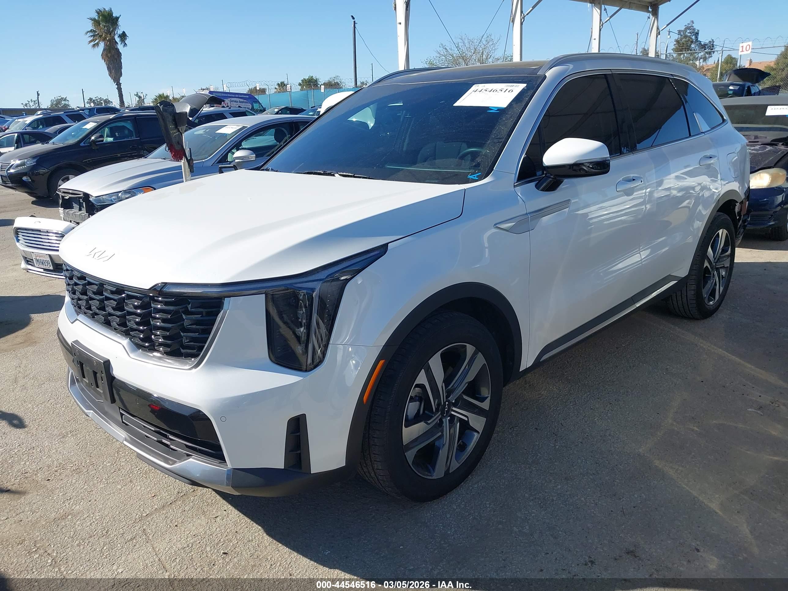 KIA SORENTO image 2