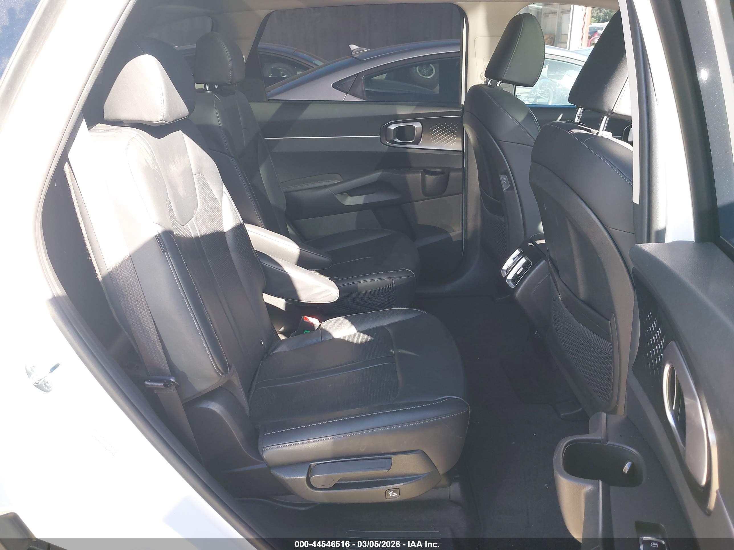 KIA SORENTO image 8