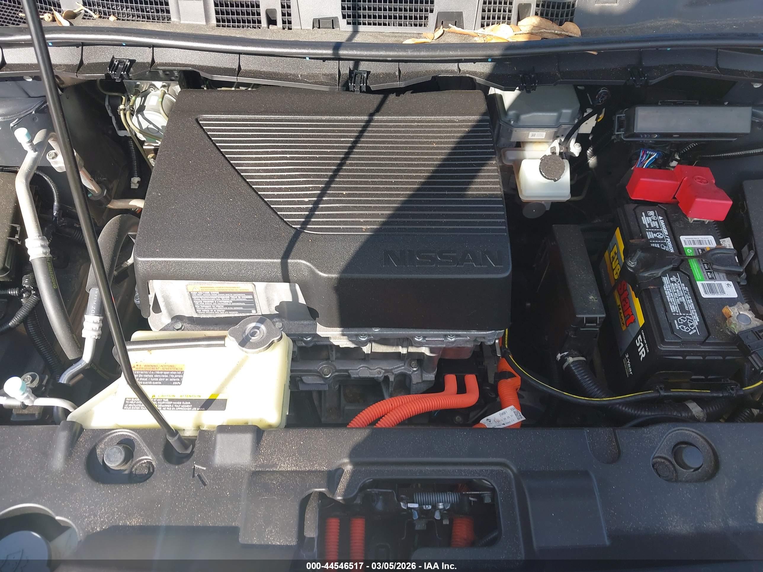 NISSAN LEAF image 10