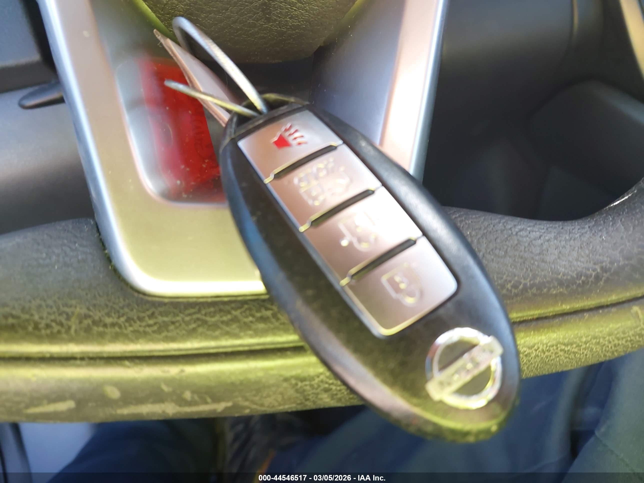 NISSAN LEAF image 11