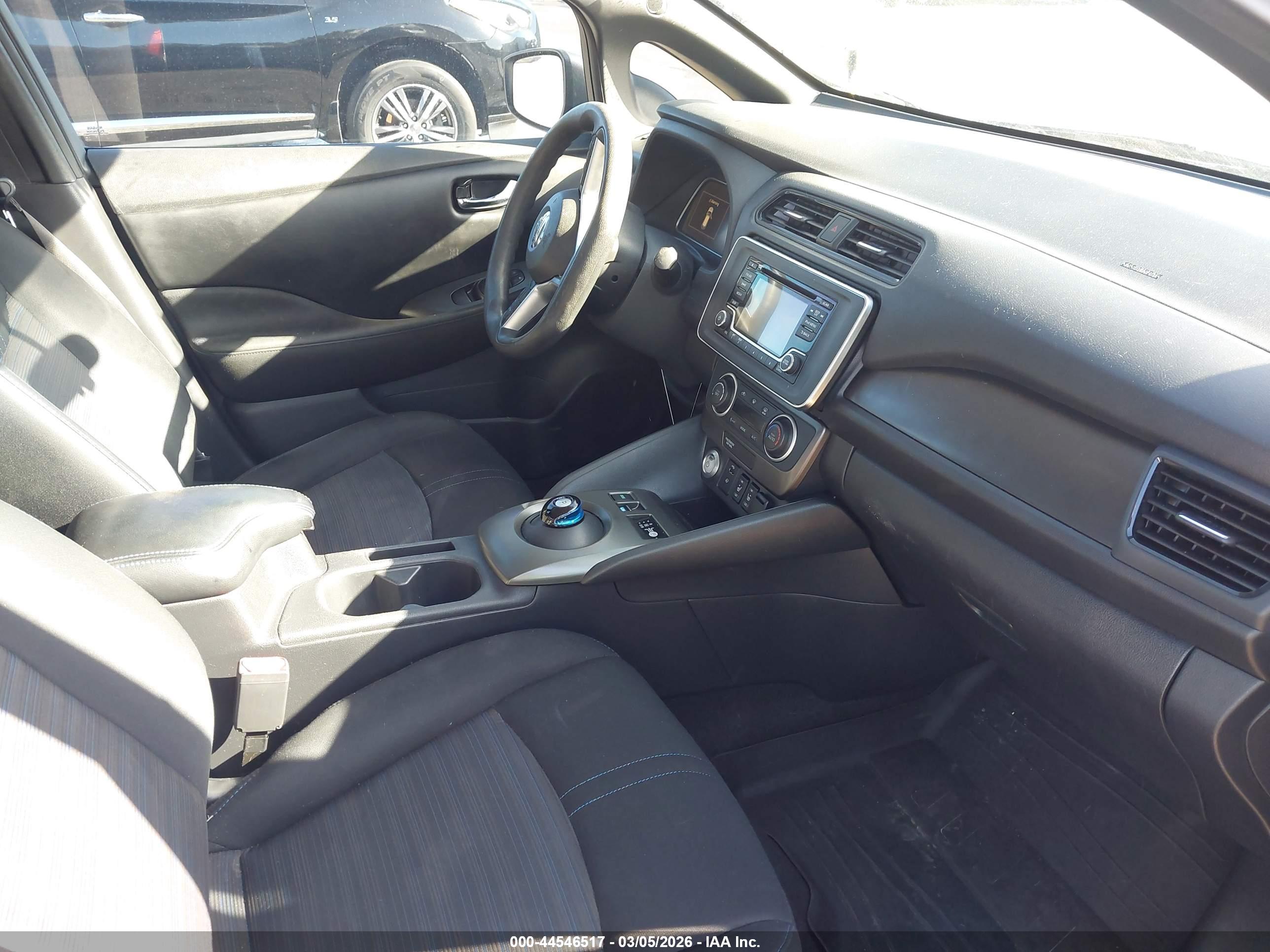 NISSAN LEAF image 5