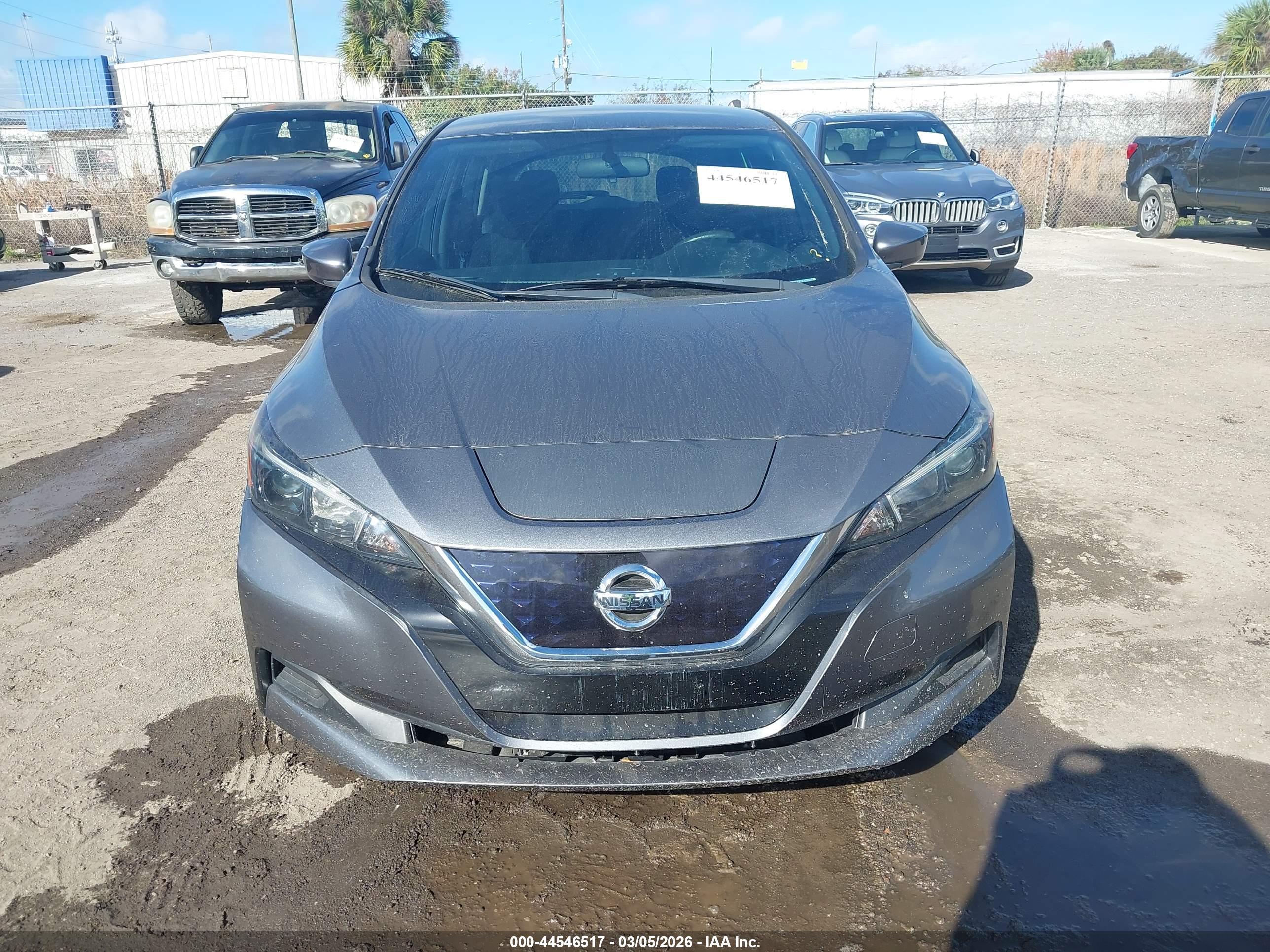 NISSAN LEAF image 6