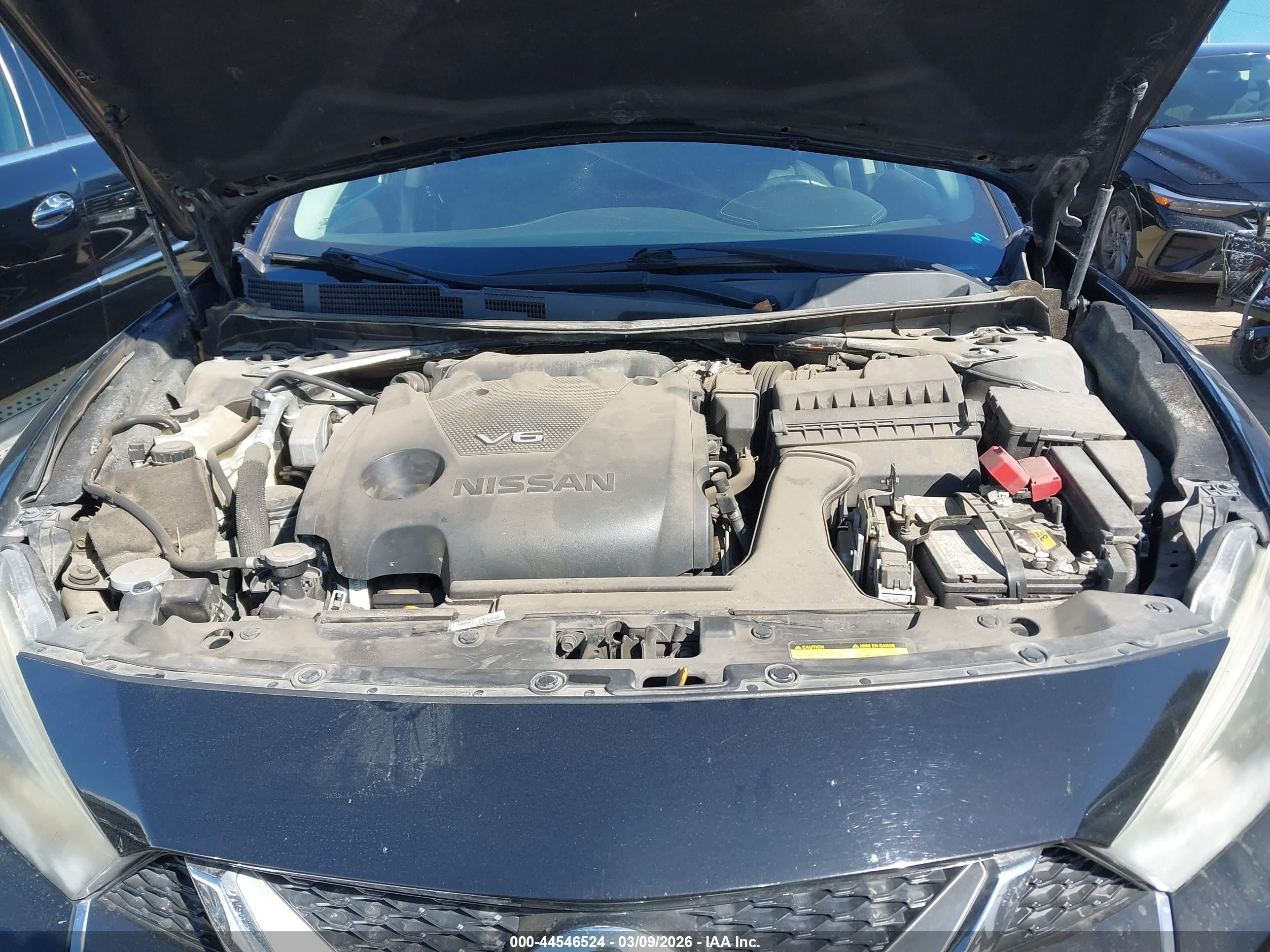 NISSAN MAXIMA image 10
