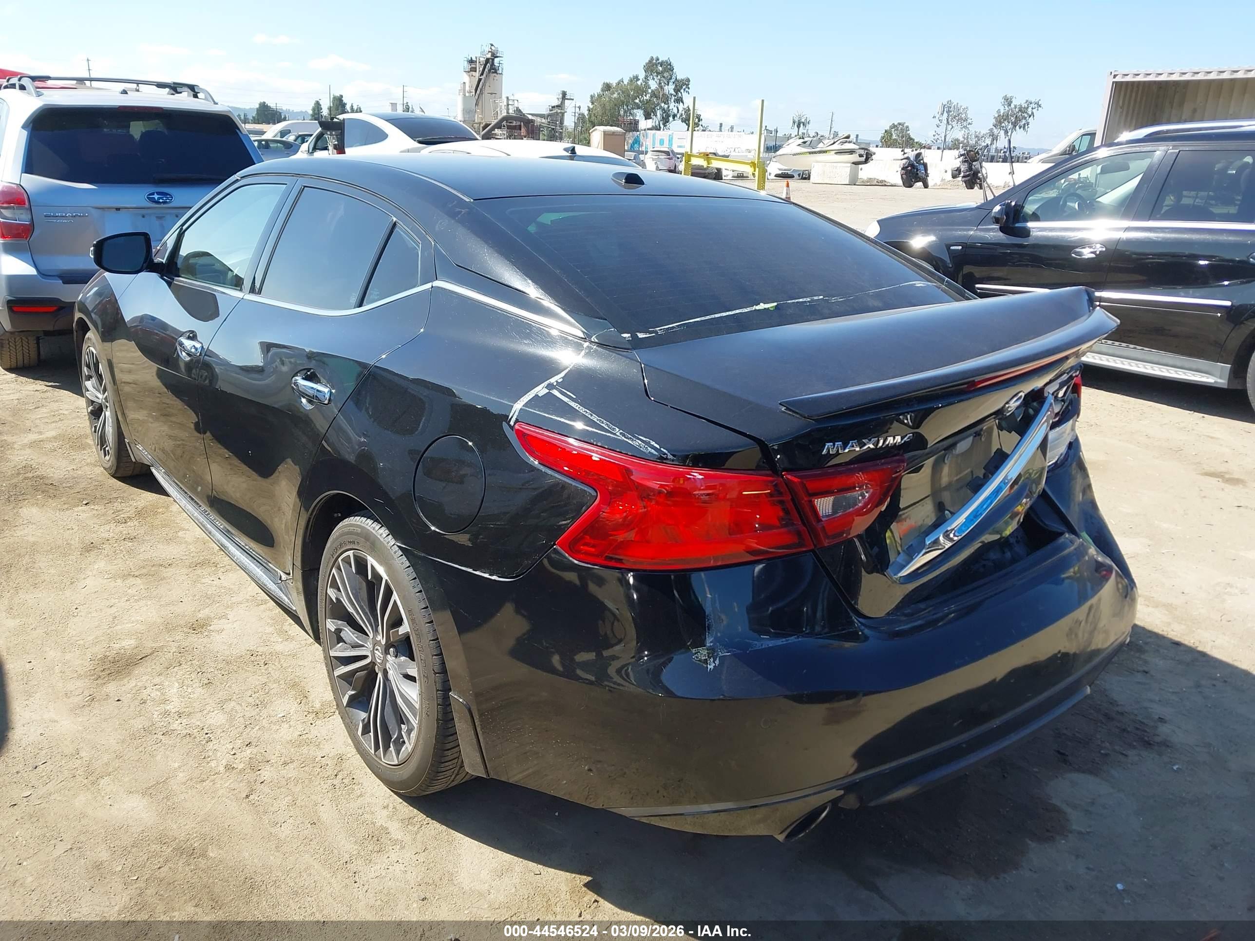 NISSAN MAXIMA image 3