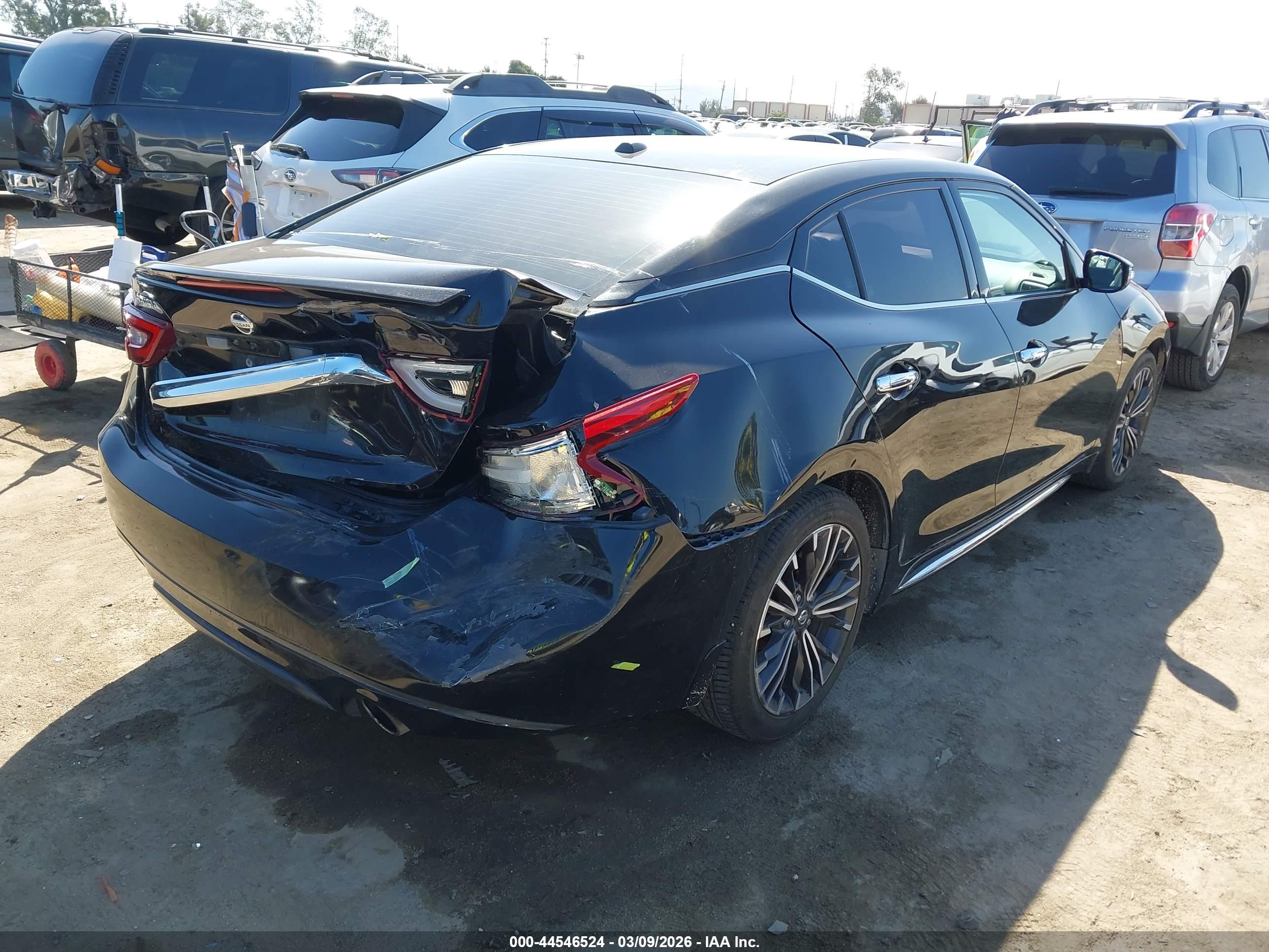 NISSAN MAXIMA image 4