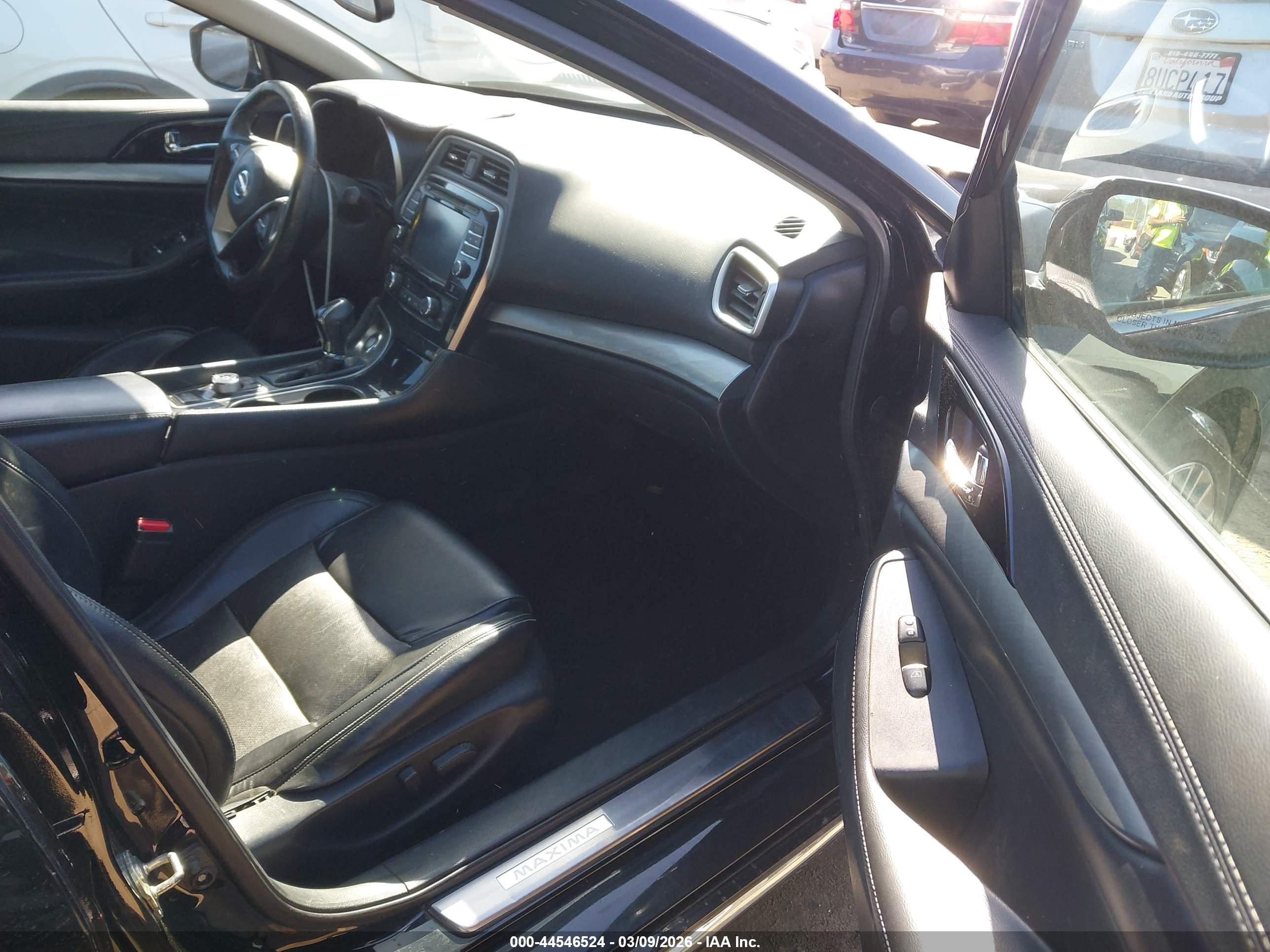 NISSAN MAXIMA image 5