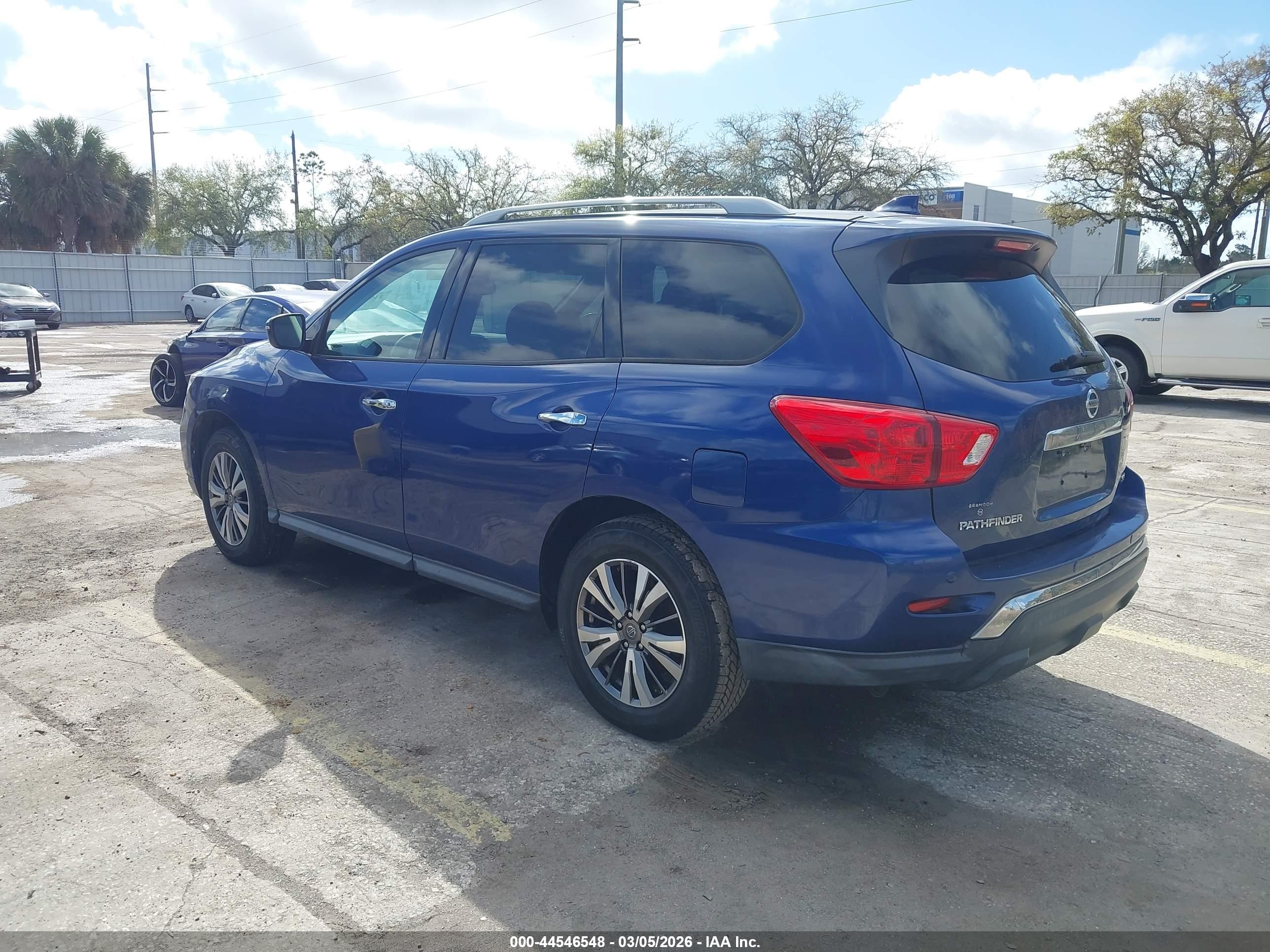 NISSAN PATHFINDER image 3