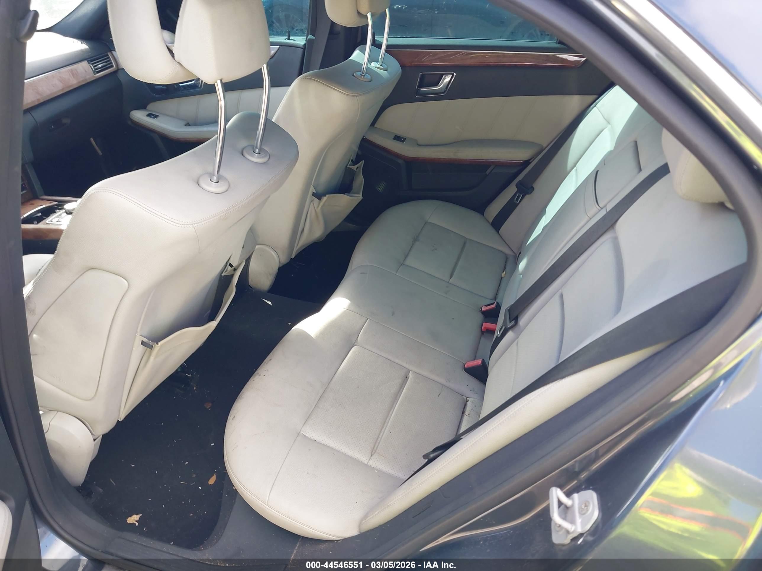 MERCEDES-BENZ E image 8