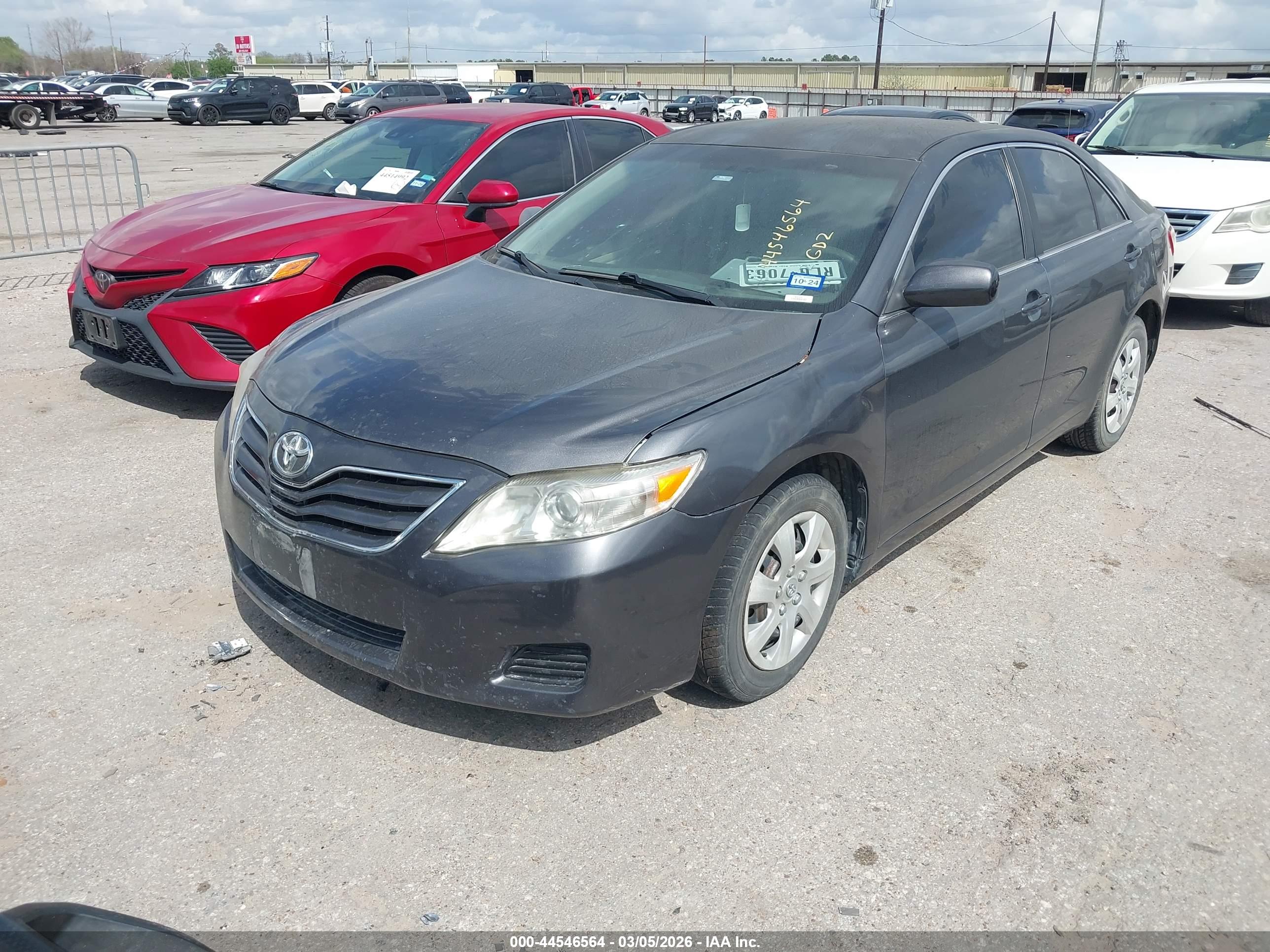 TOYOTA CAMRY image 2