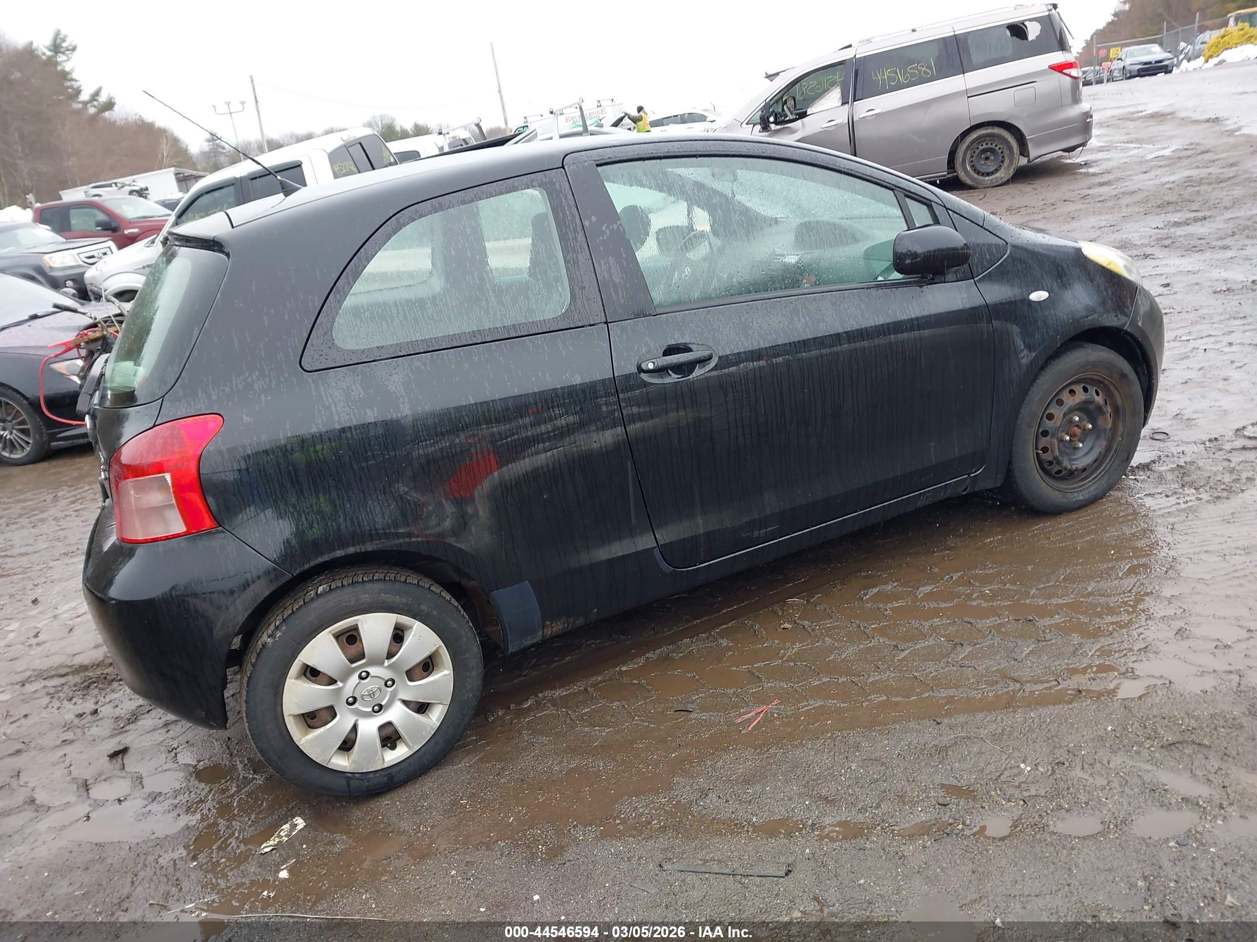 TOYOTA YARIS image 4