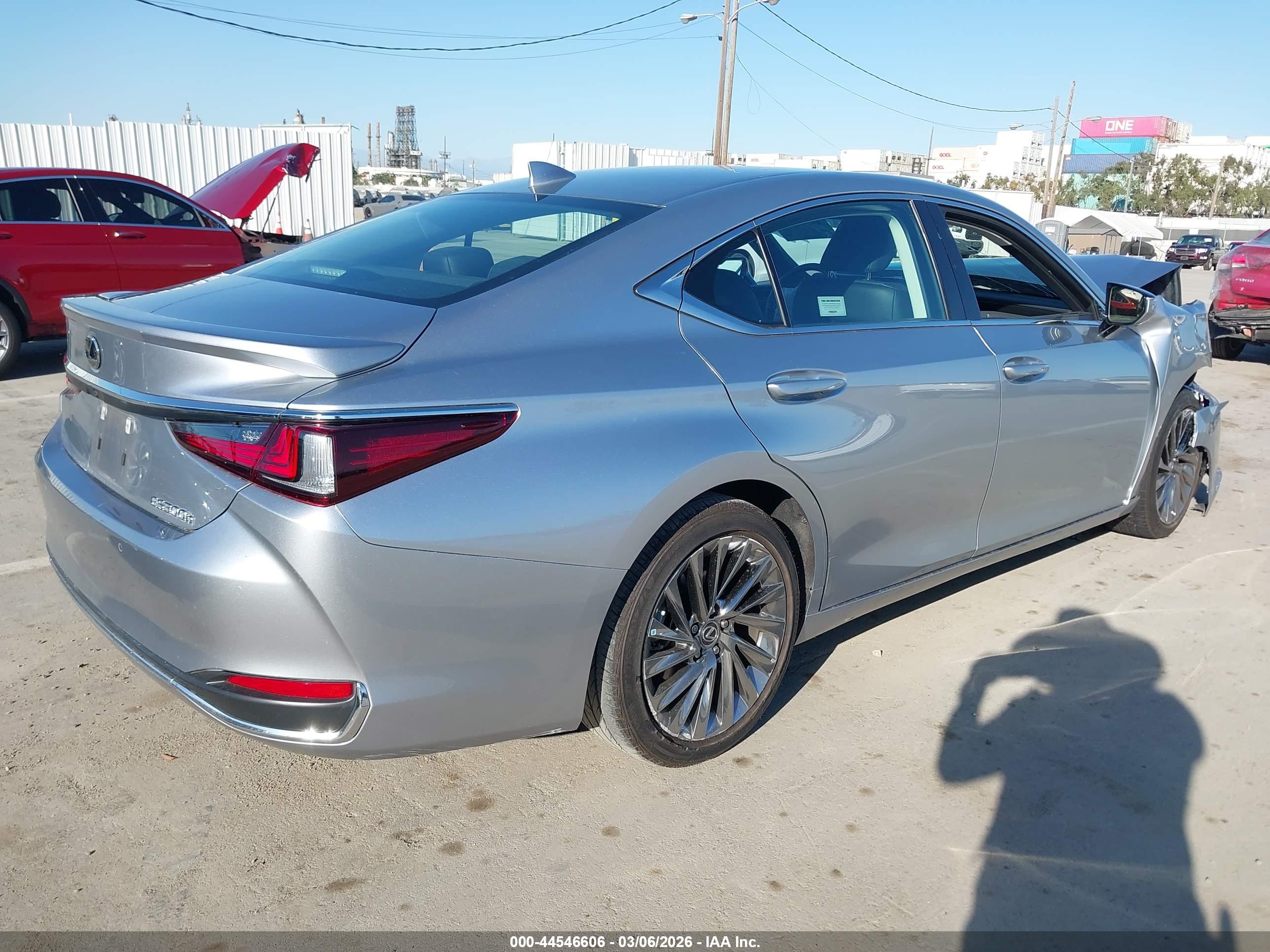 LEXUS ES image 4