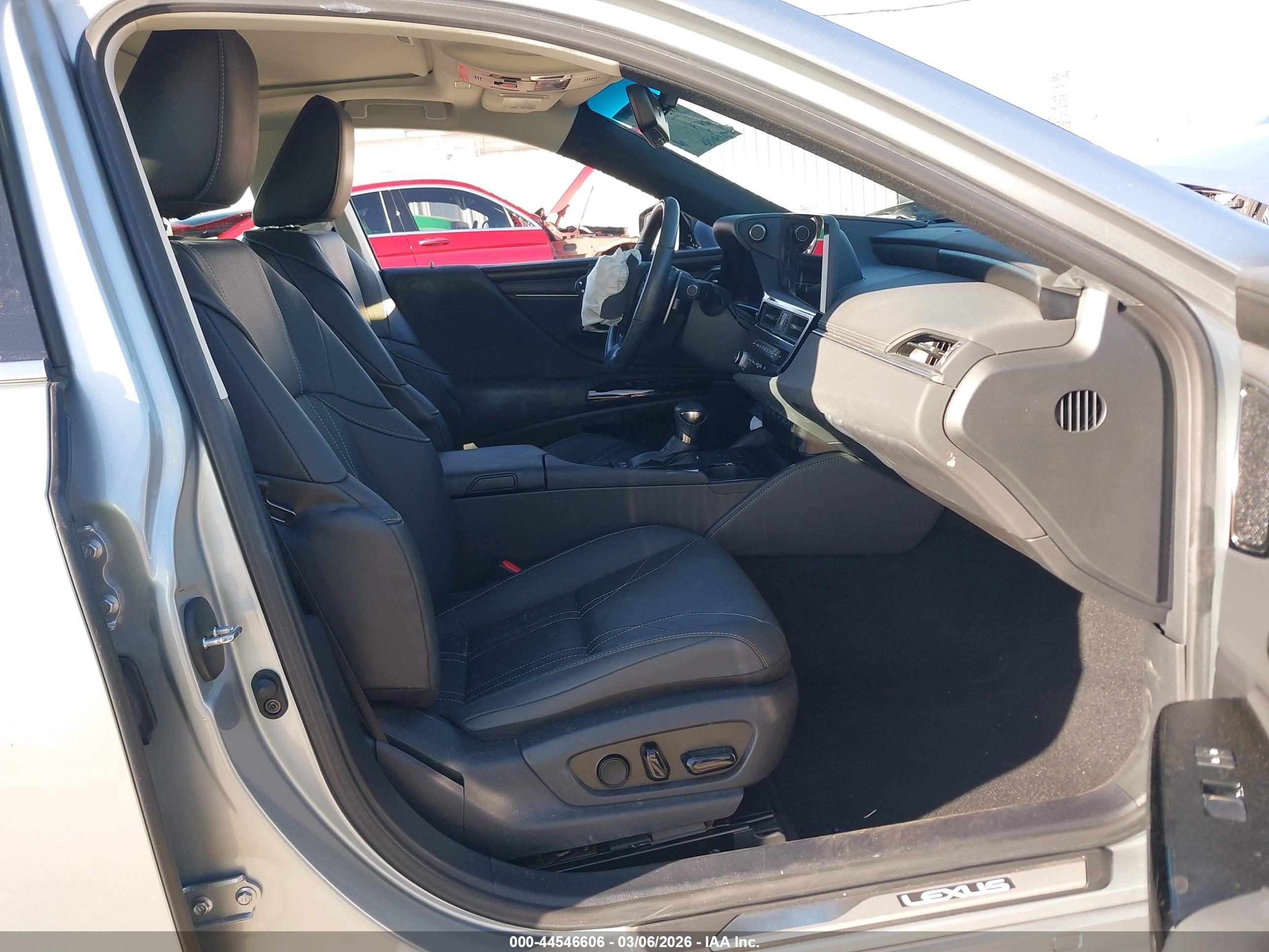 LEXUS ES image 5