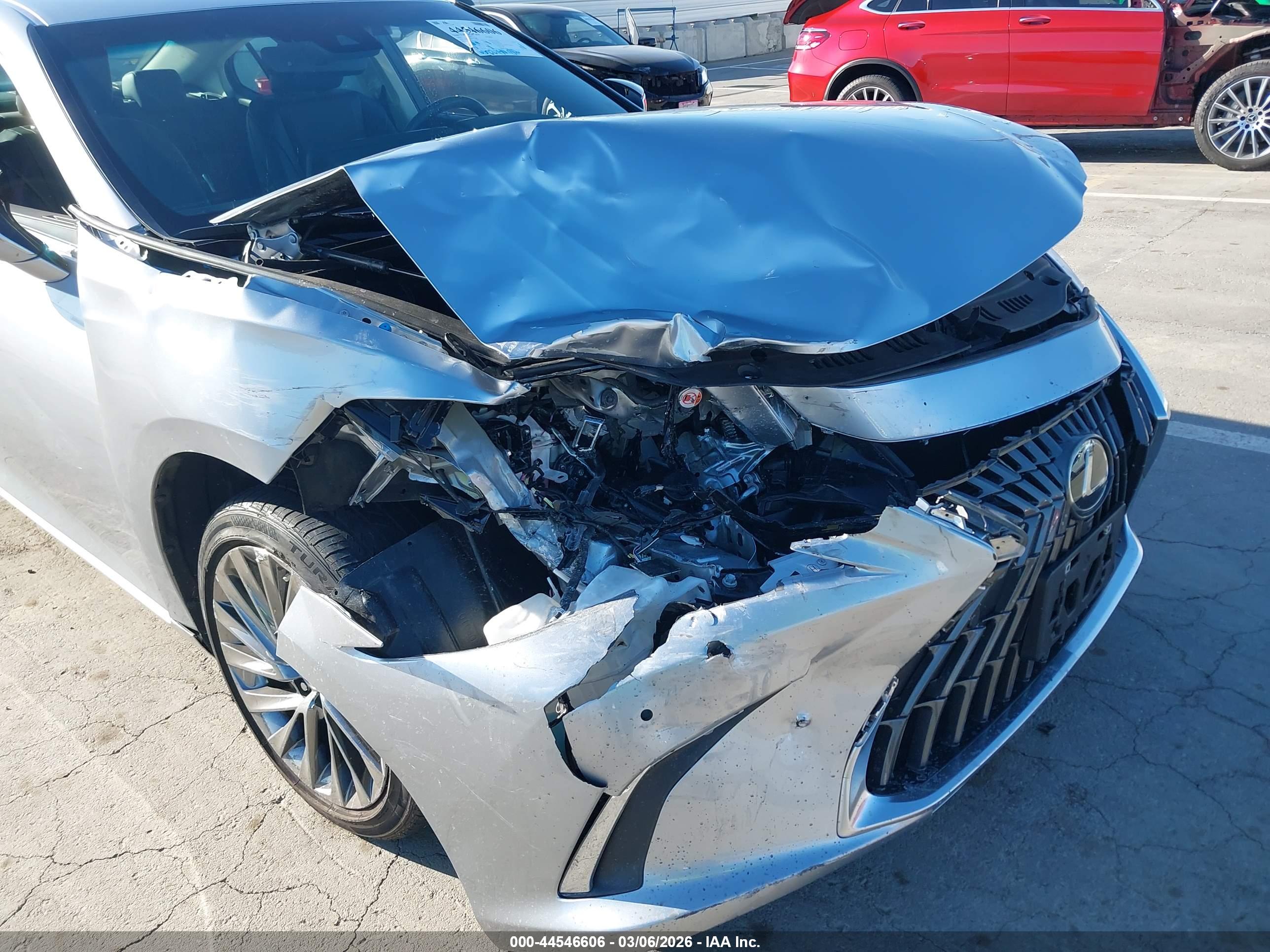 LEXUS ES image 6
