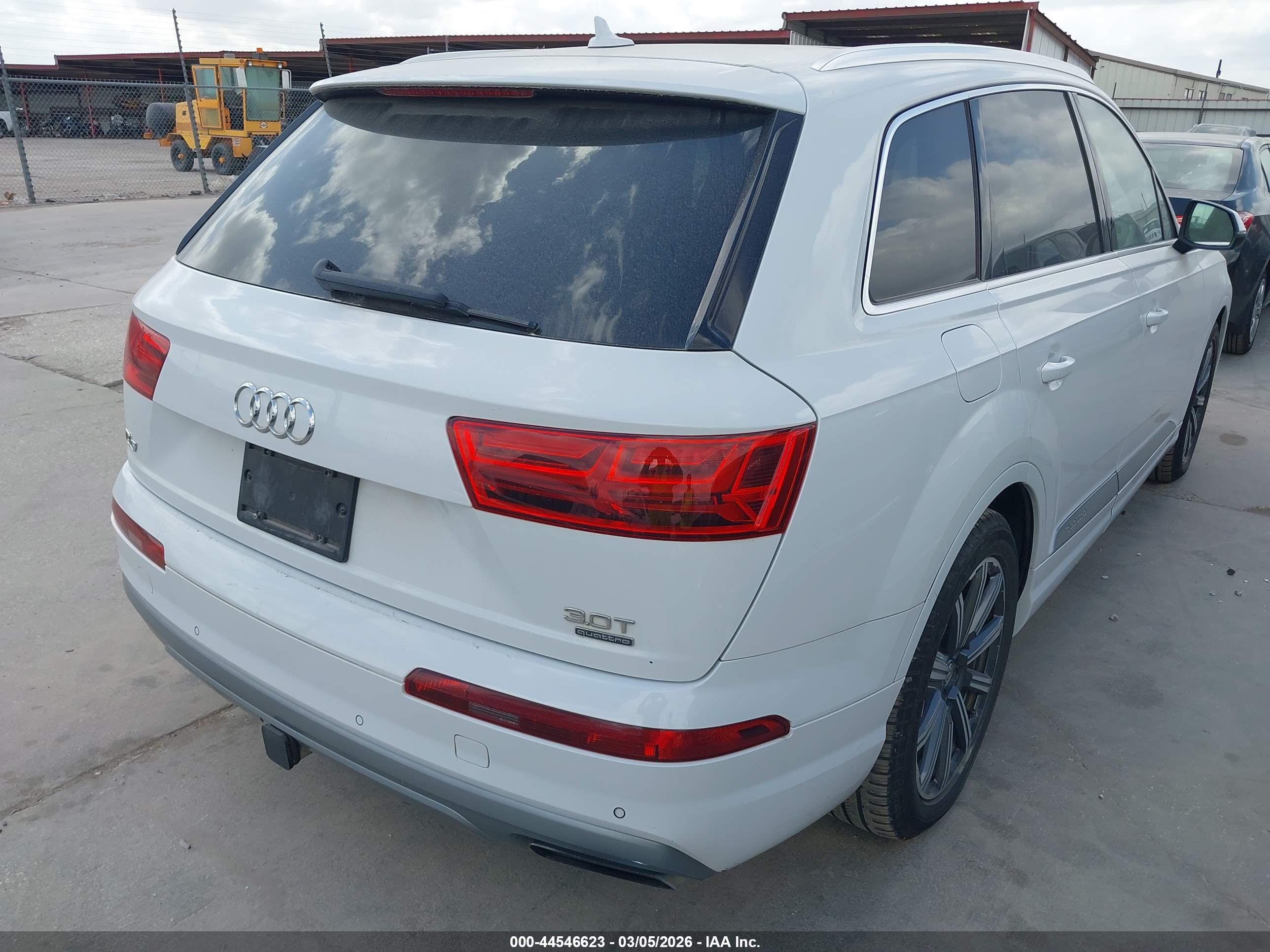 AUDI Q7 image 4