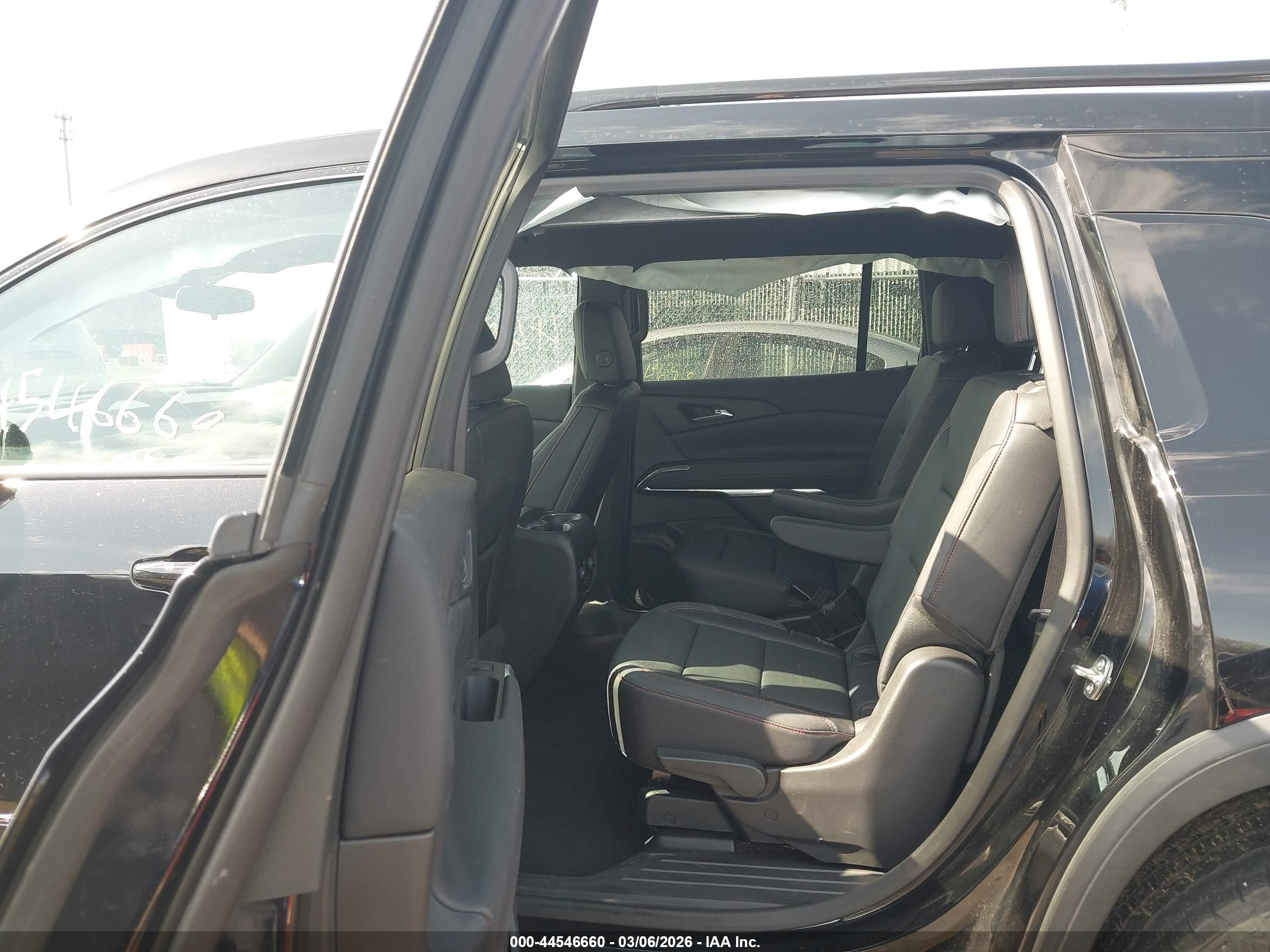 CHEVROLET TRAVERSE image 8
