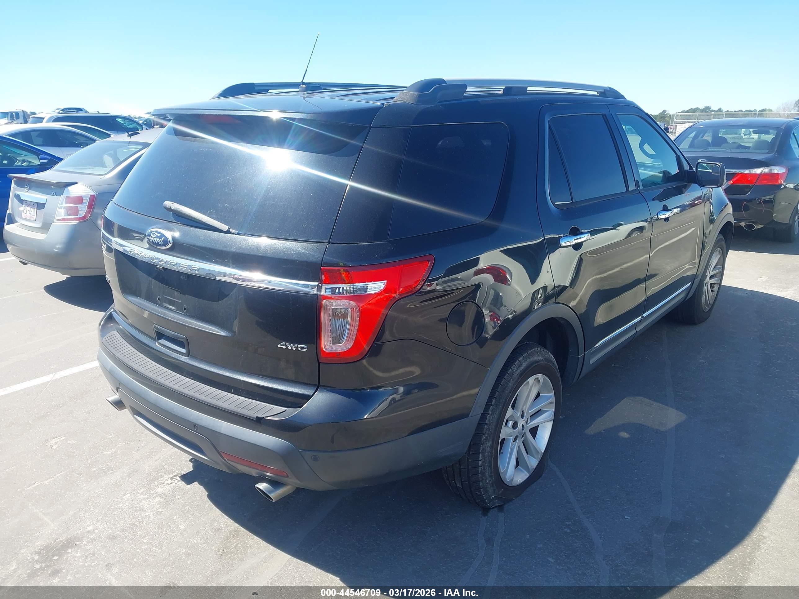 FORD EXPLORER image 4