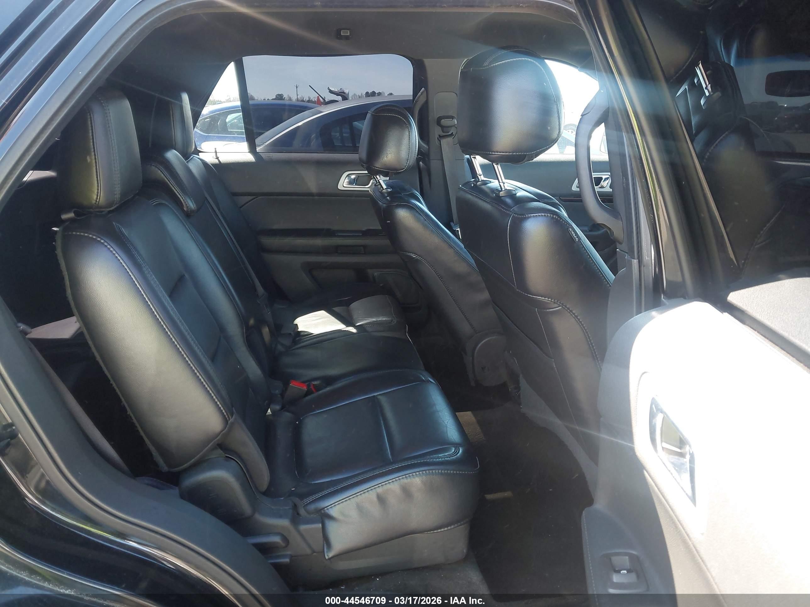 FORD EXPLORER image 8