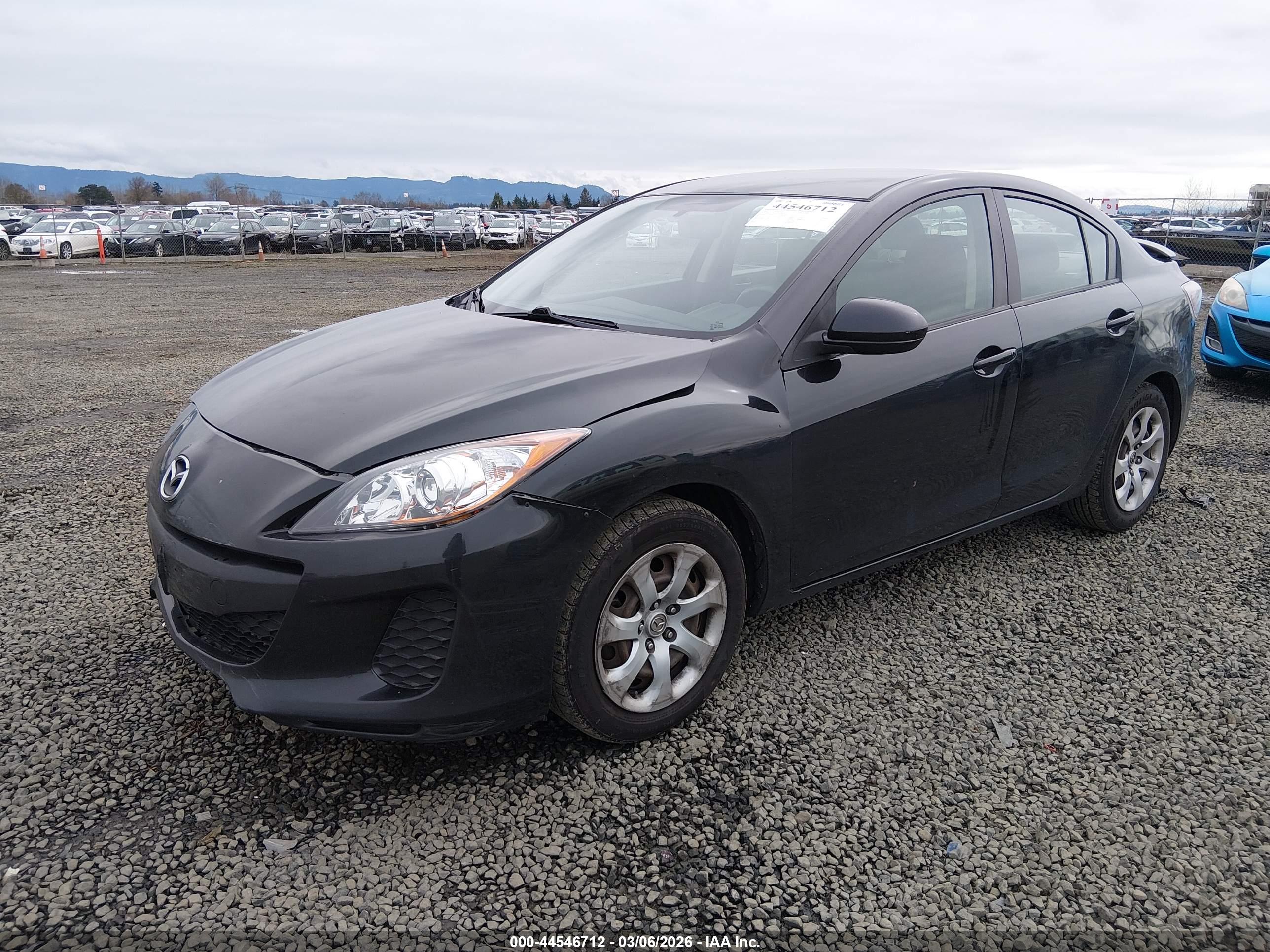 MAZDA MAZDA3 image 2