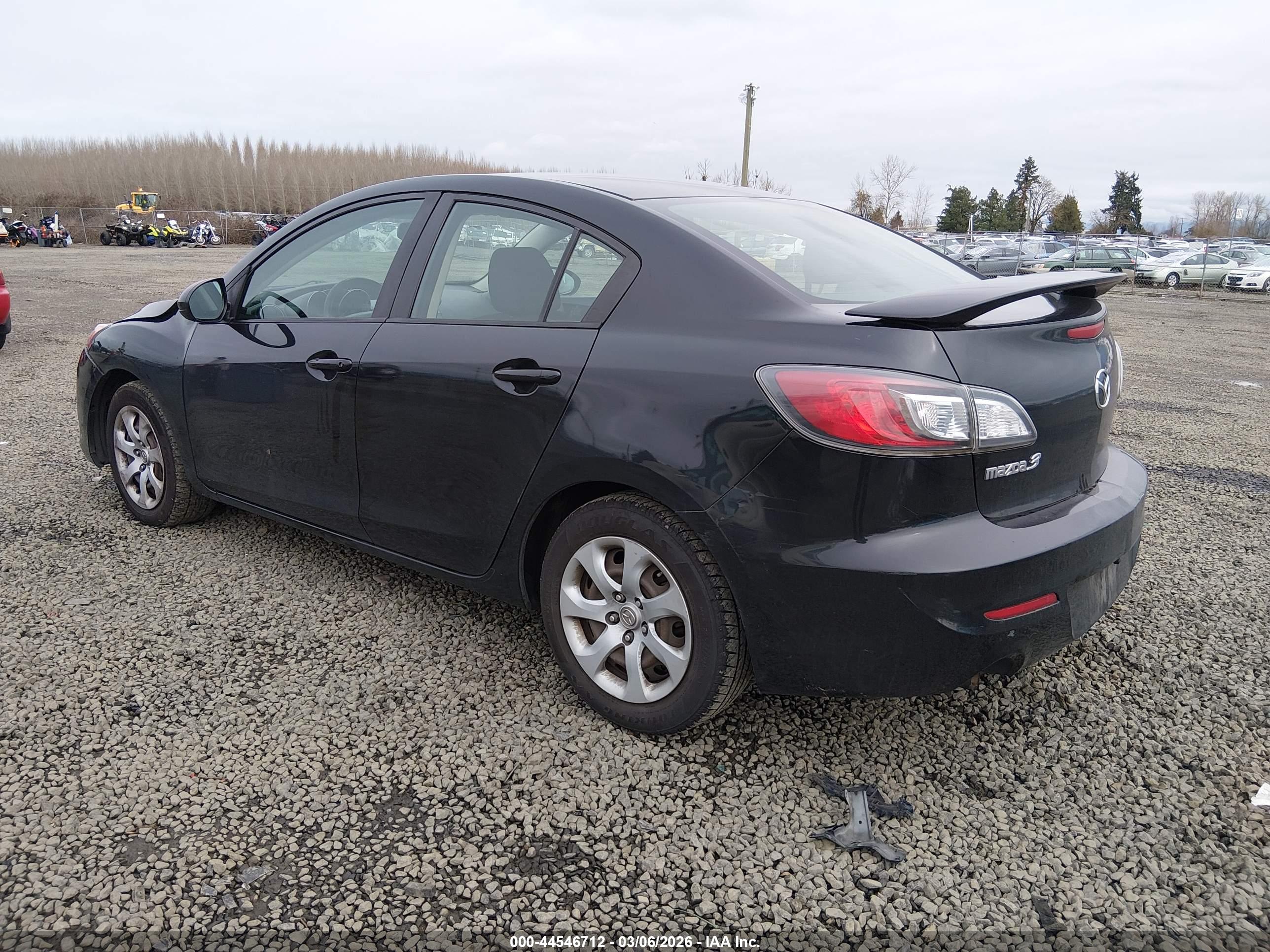 MAZDA MAZDA3 image 3
