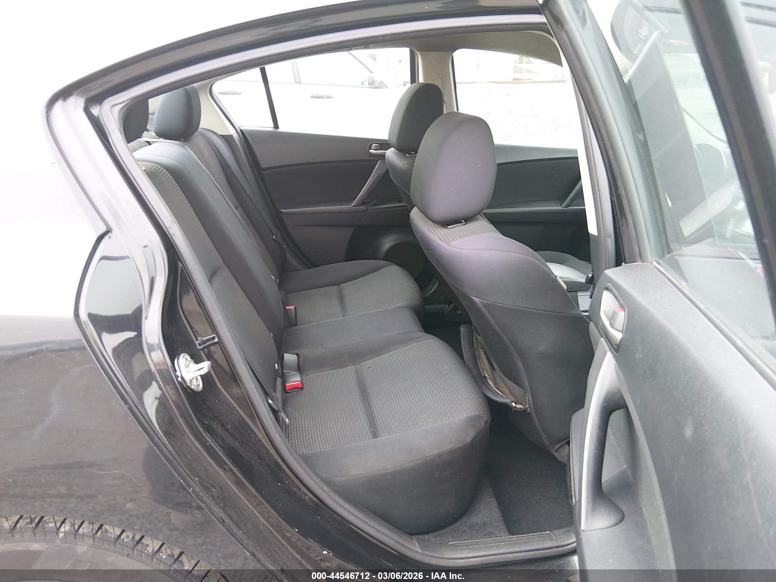 MAZDA MAZDA3 image 8