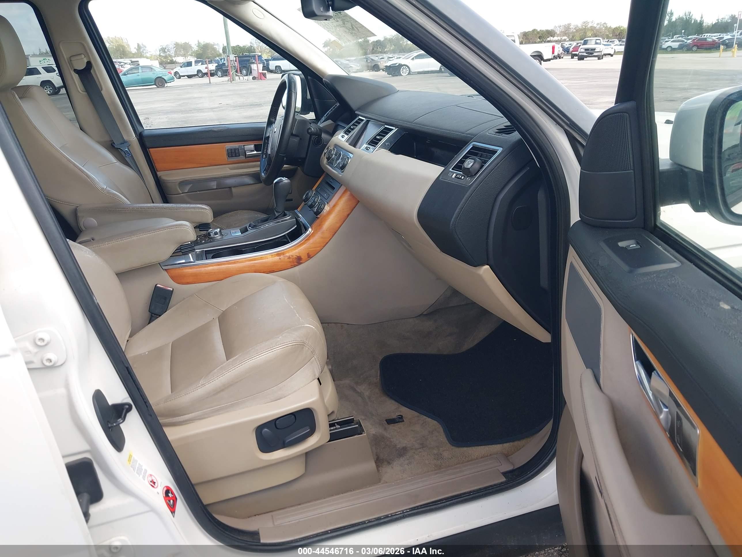LAND ROVER image 5