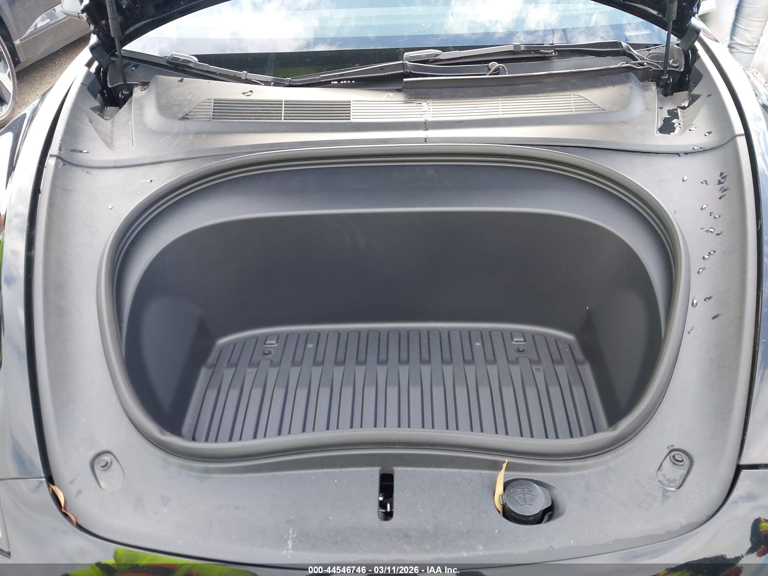 TESLA MODEL image 10